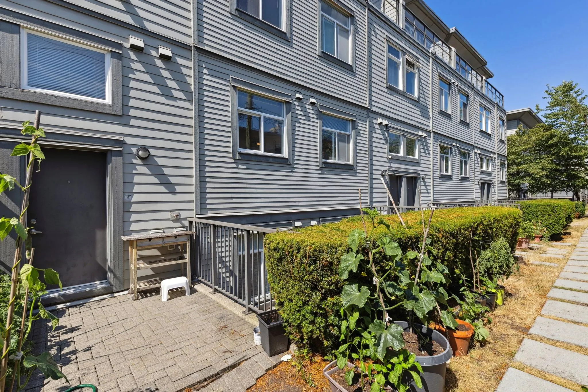 204 5632 Kings Road