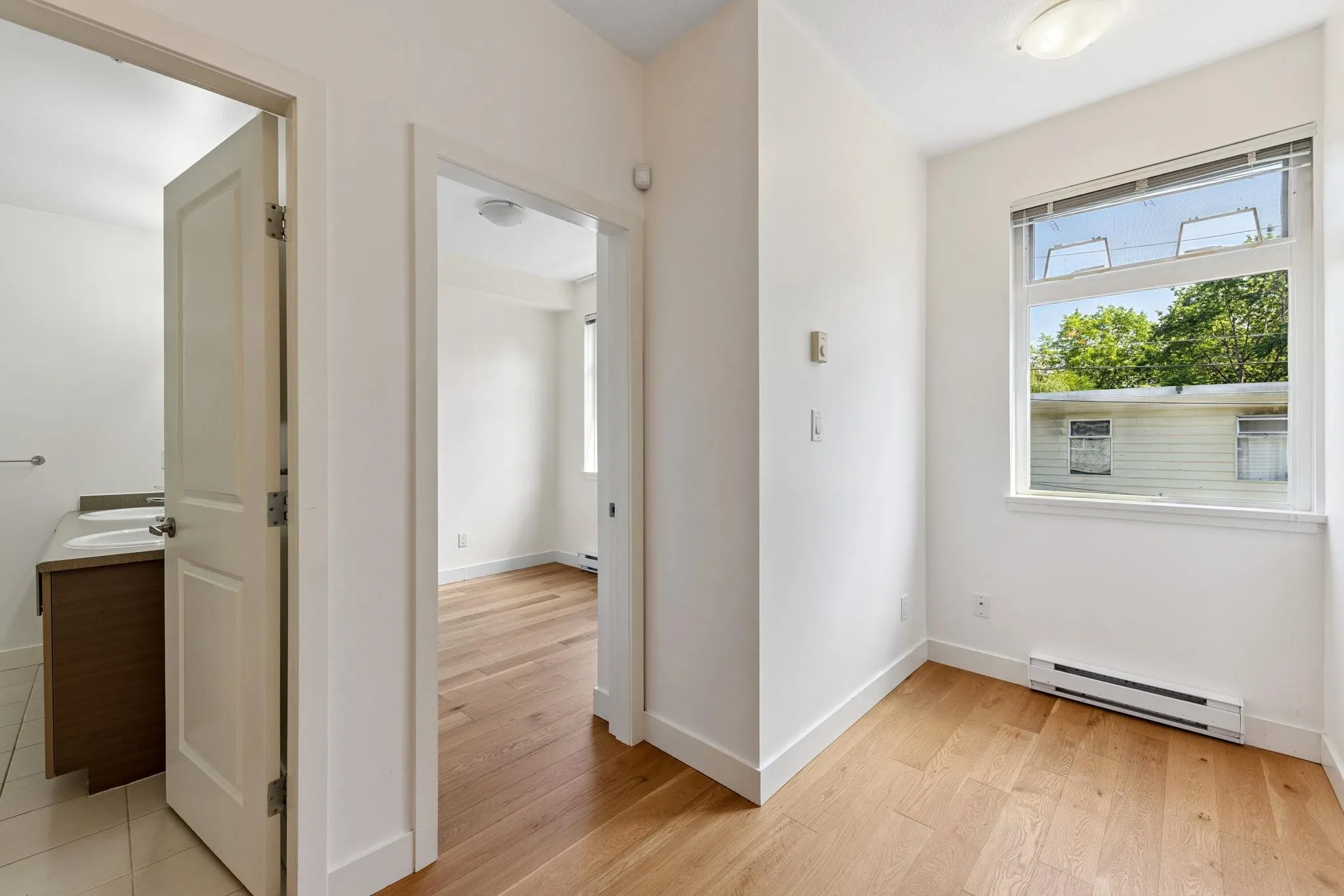 204 5632 Kings Road