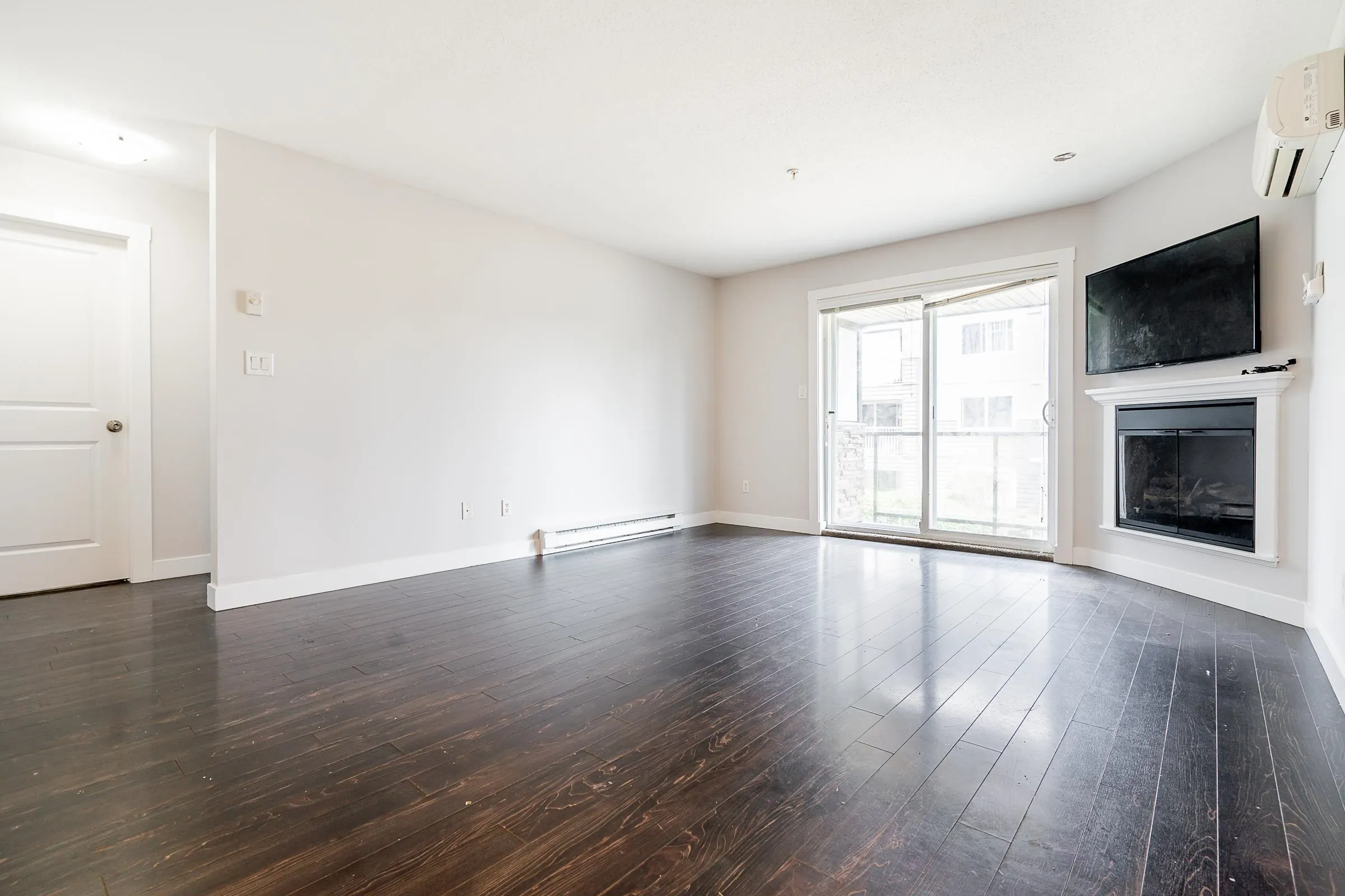 207 2038 Sandalwood Crescent
