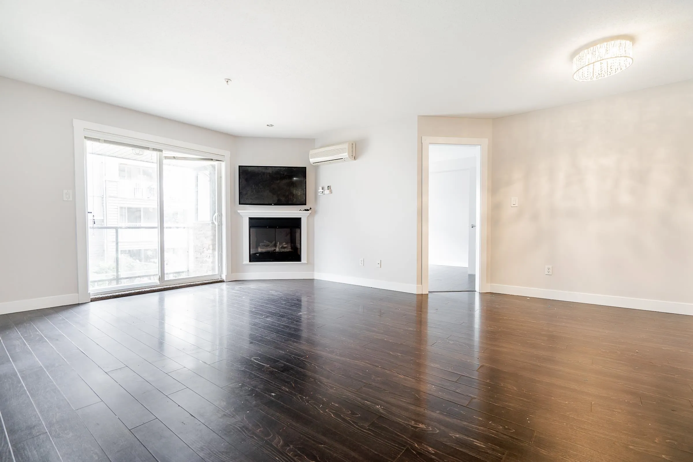 207 2038 Sandalwood Crescent