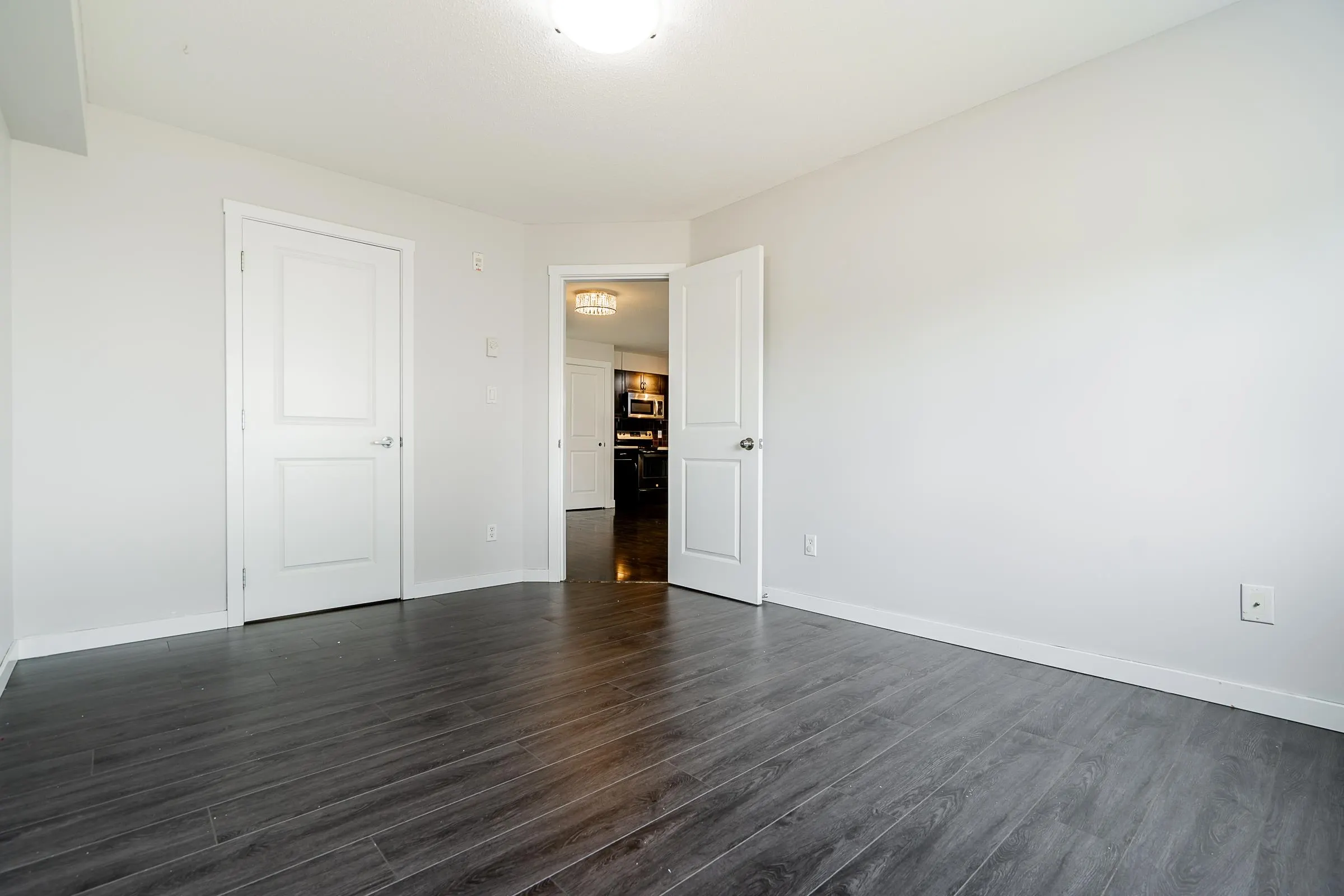 207 2038 Sandalwood Crescent