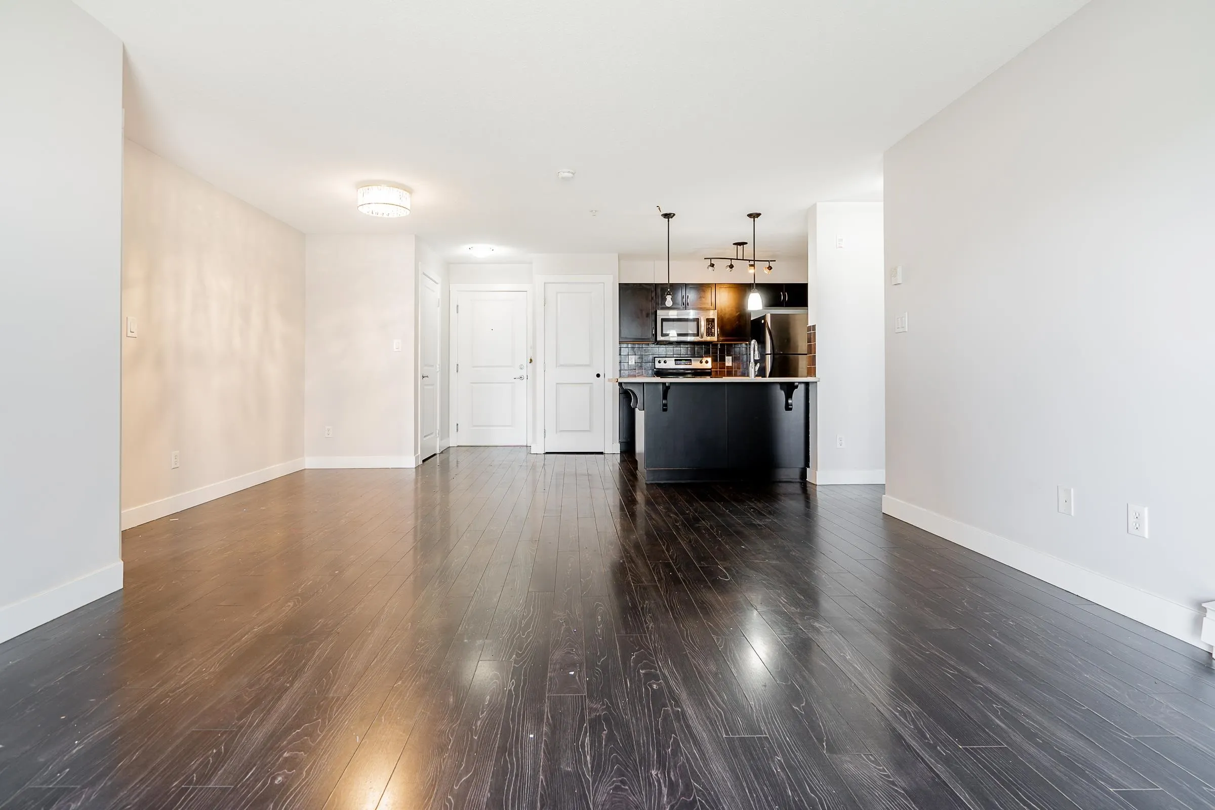 207 2038 Sandalwood Crescent