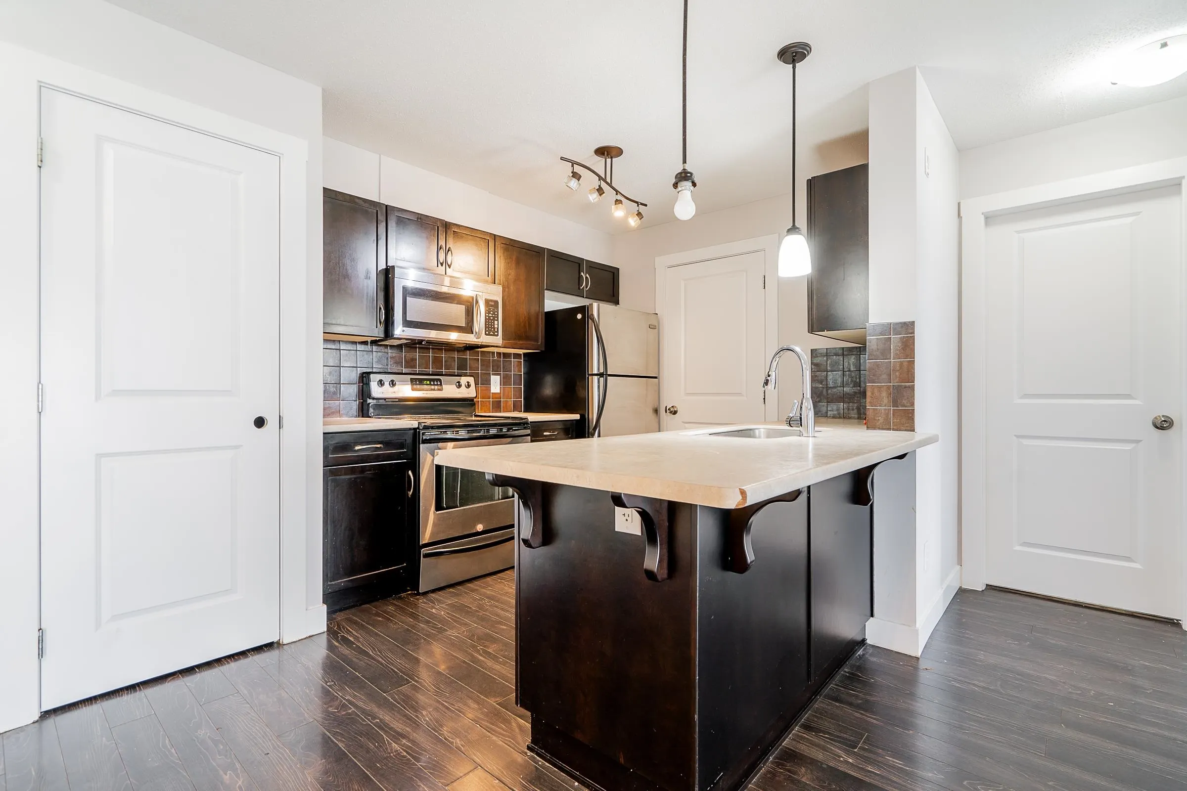 207 2038 Sandalwood Crescent