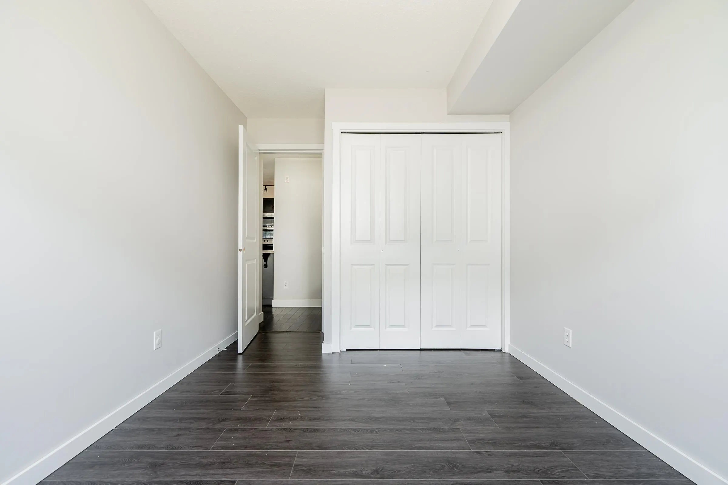 207 2038 Sandalwood Crescent