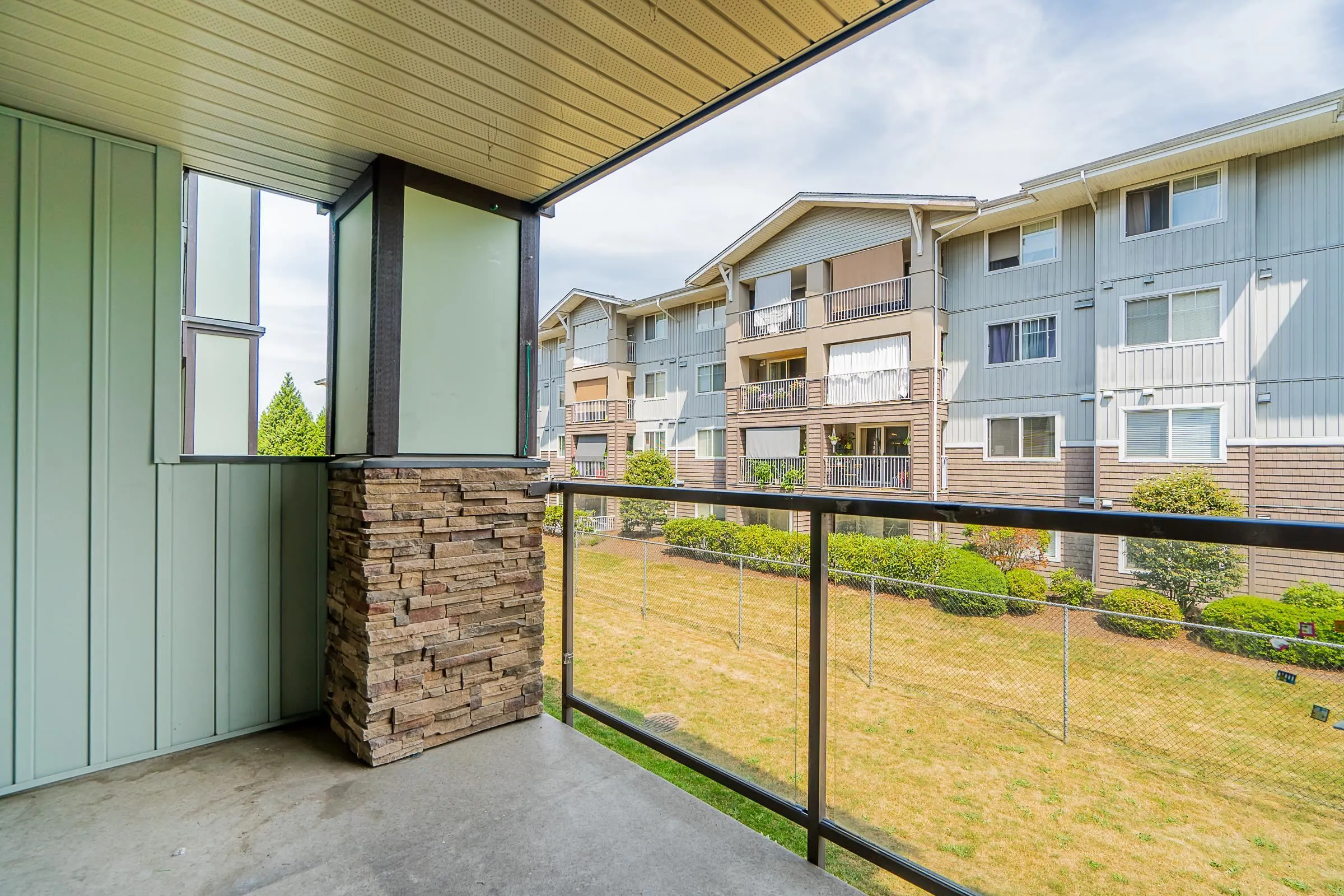 207 2038 Sandalwood Crescent