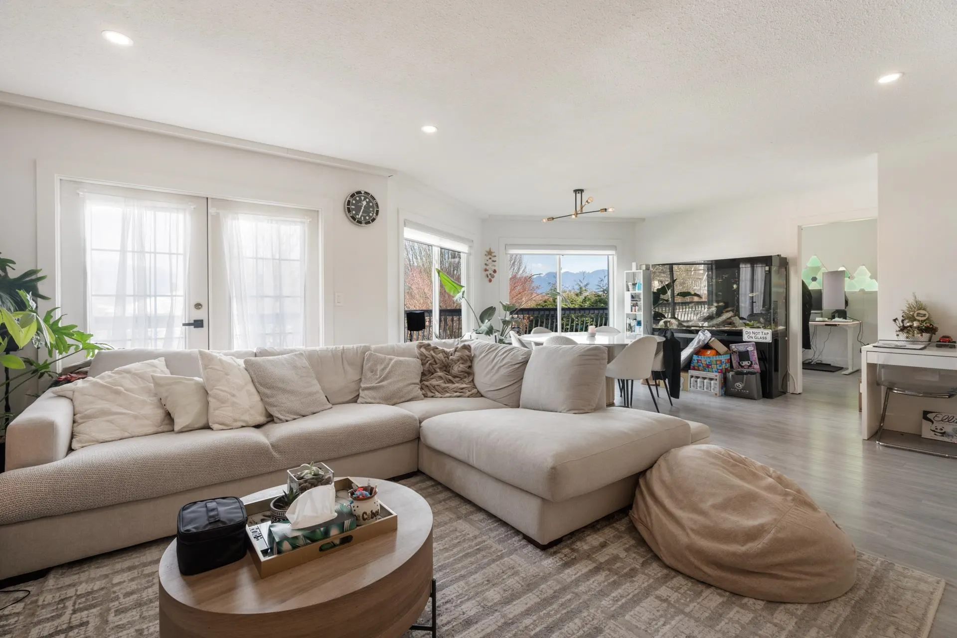 4346 Dundas Street