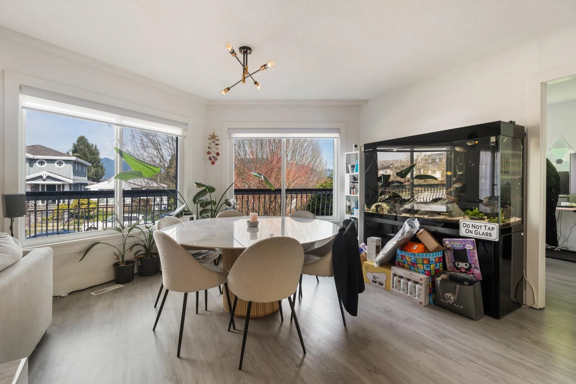 4346 Dundas Street