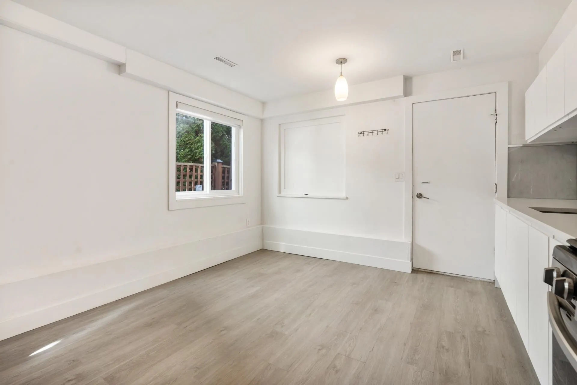 4346 Dundas Street