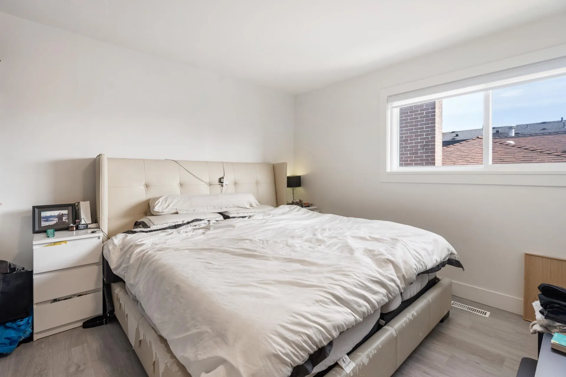 4346 Dundas Street