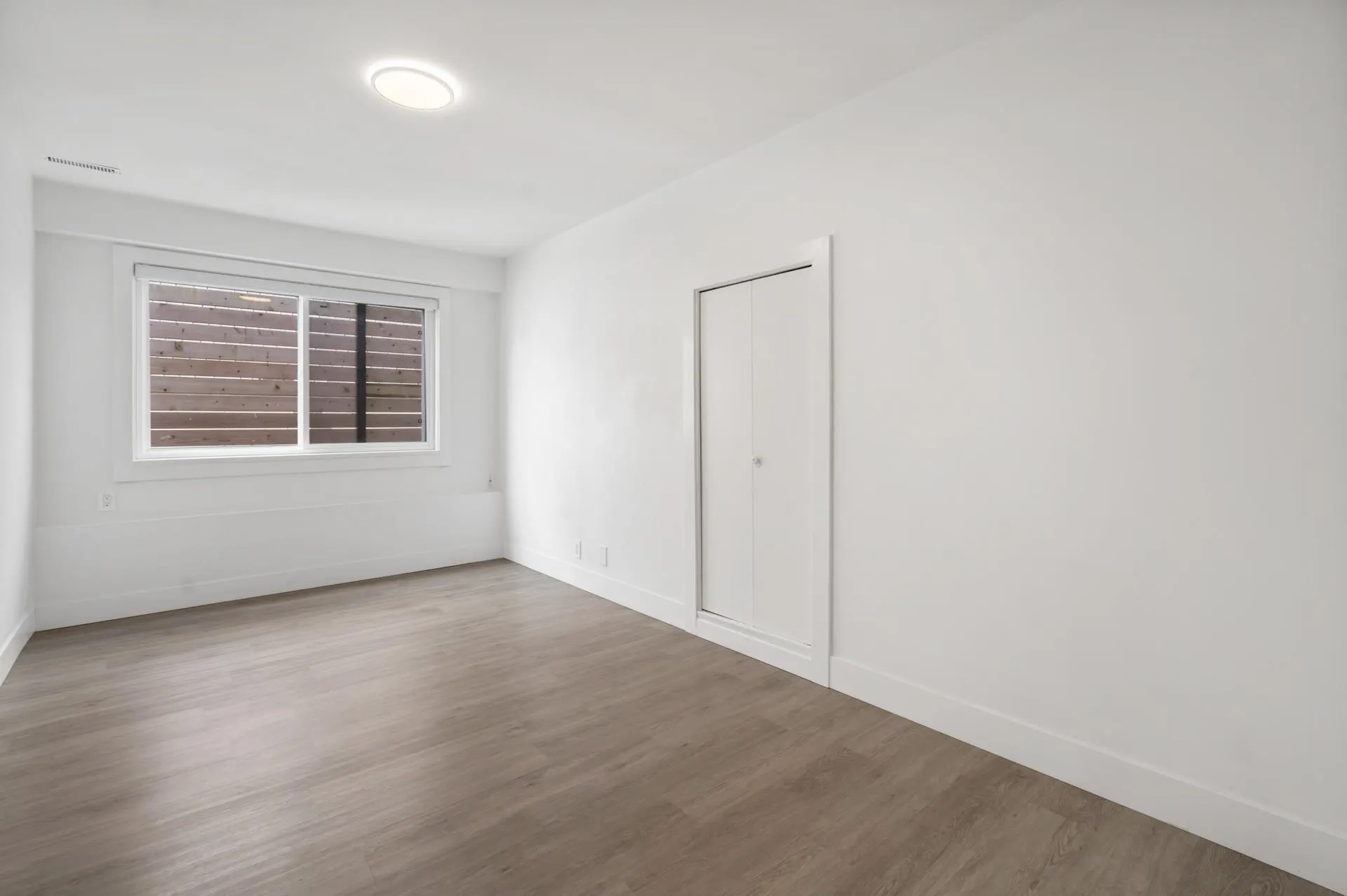 4346 Dundas Street
