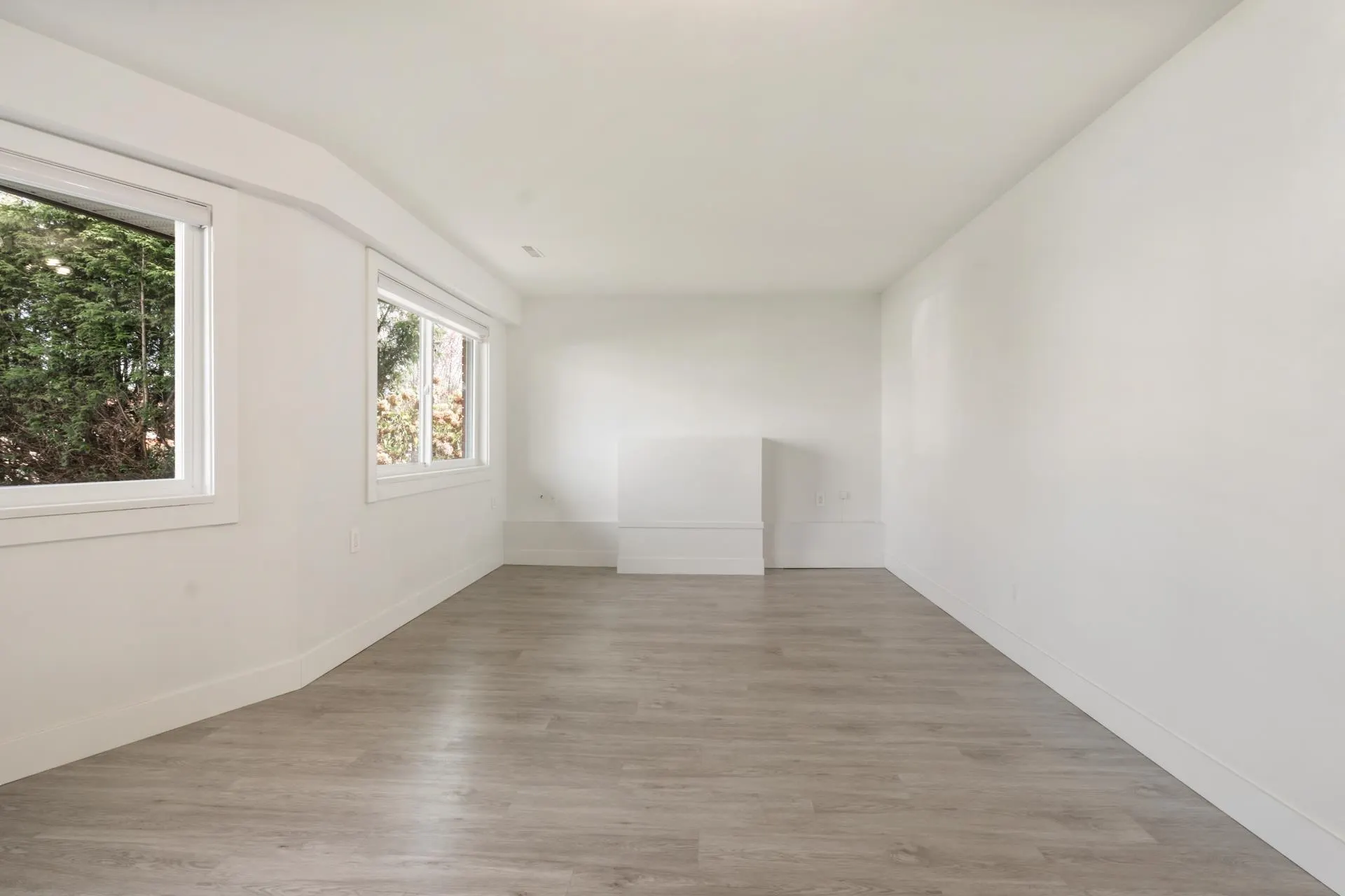 4346 Dundas Street