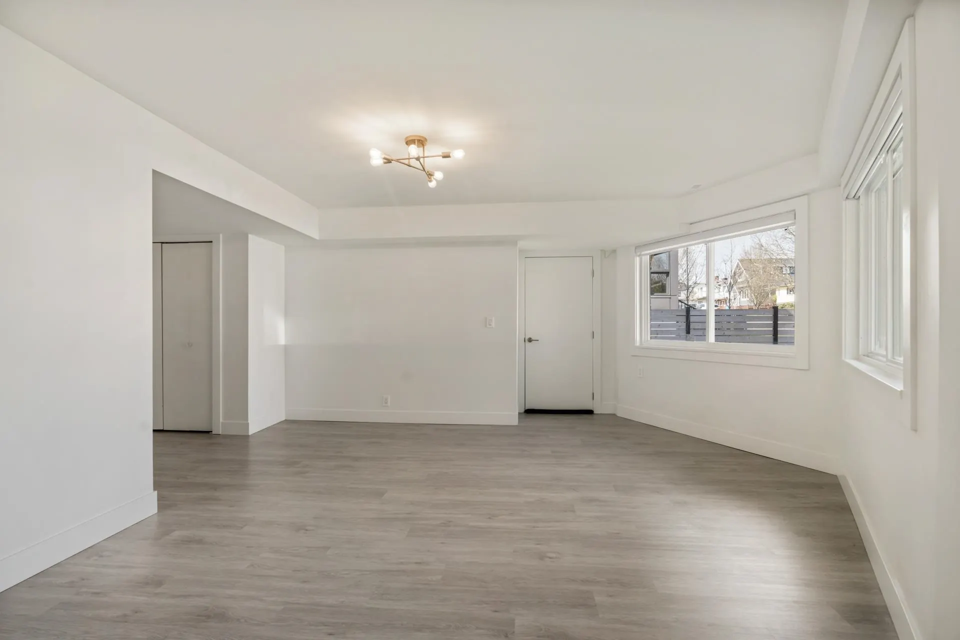 4346 Dundas Street