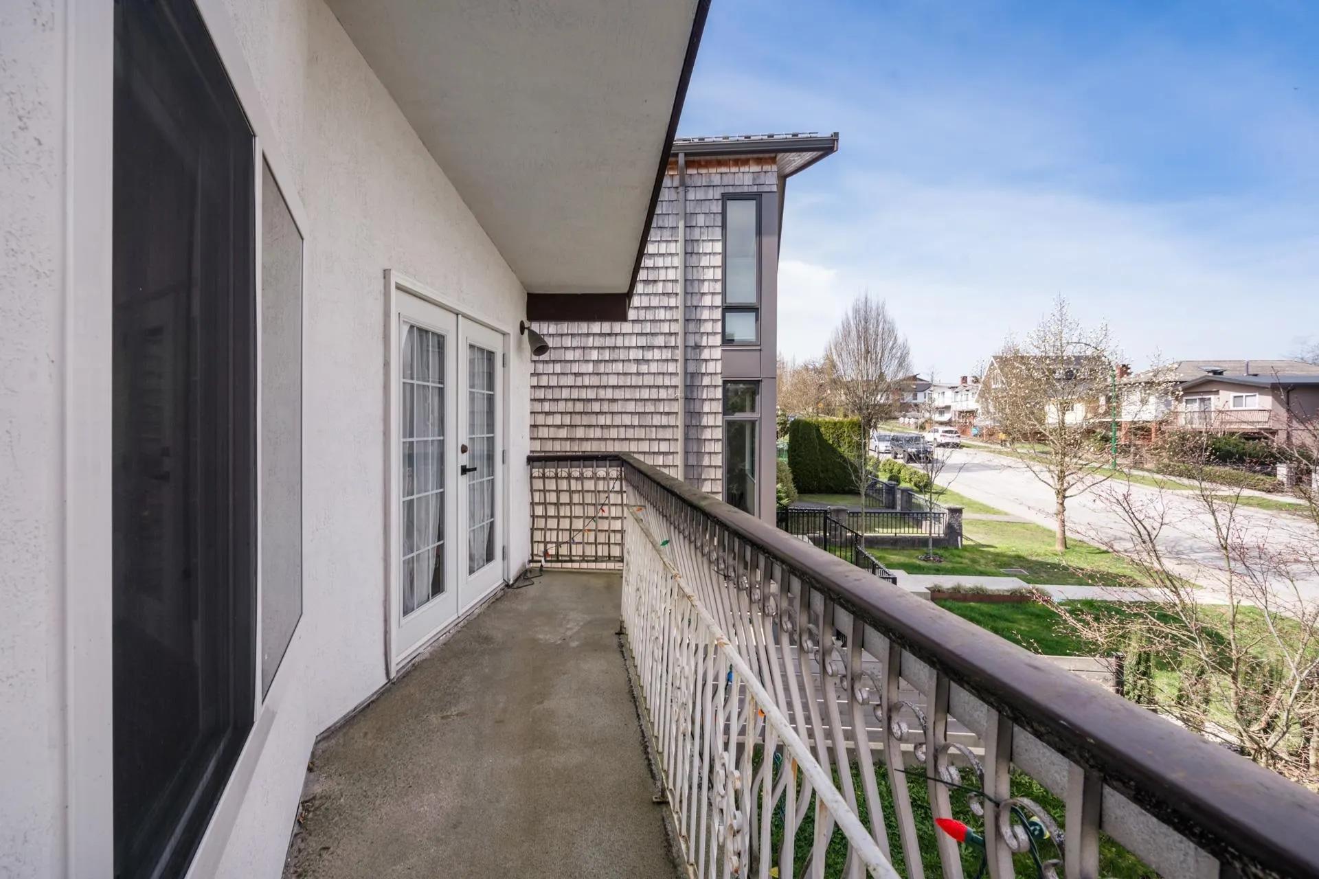 4346 Dundas Street