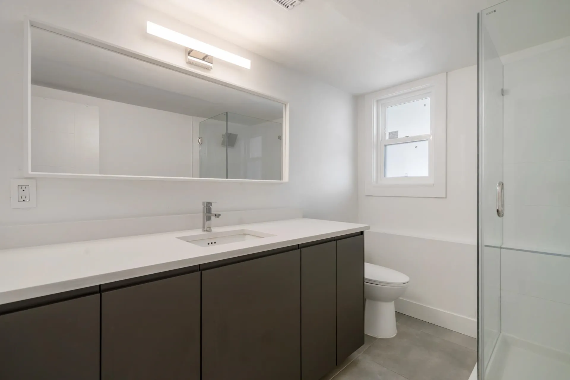 4346 Dundas Street