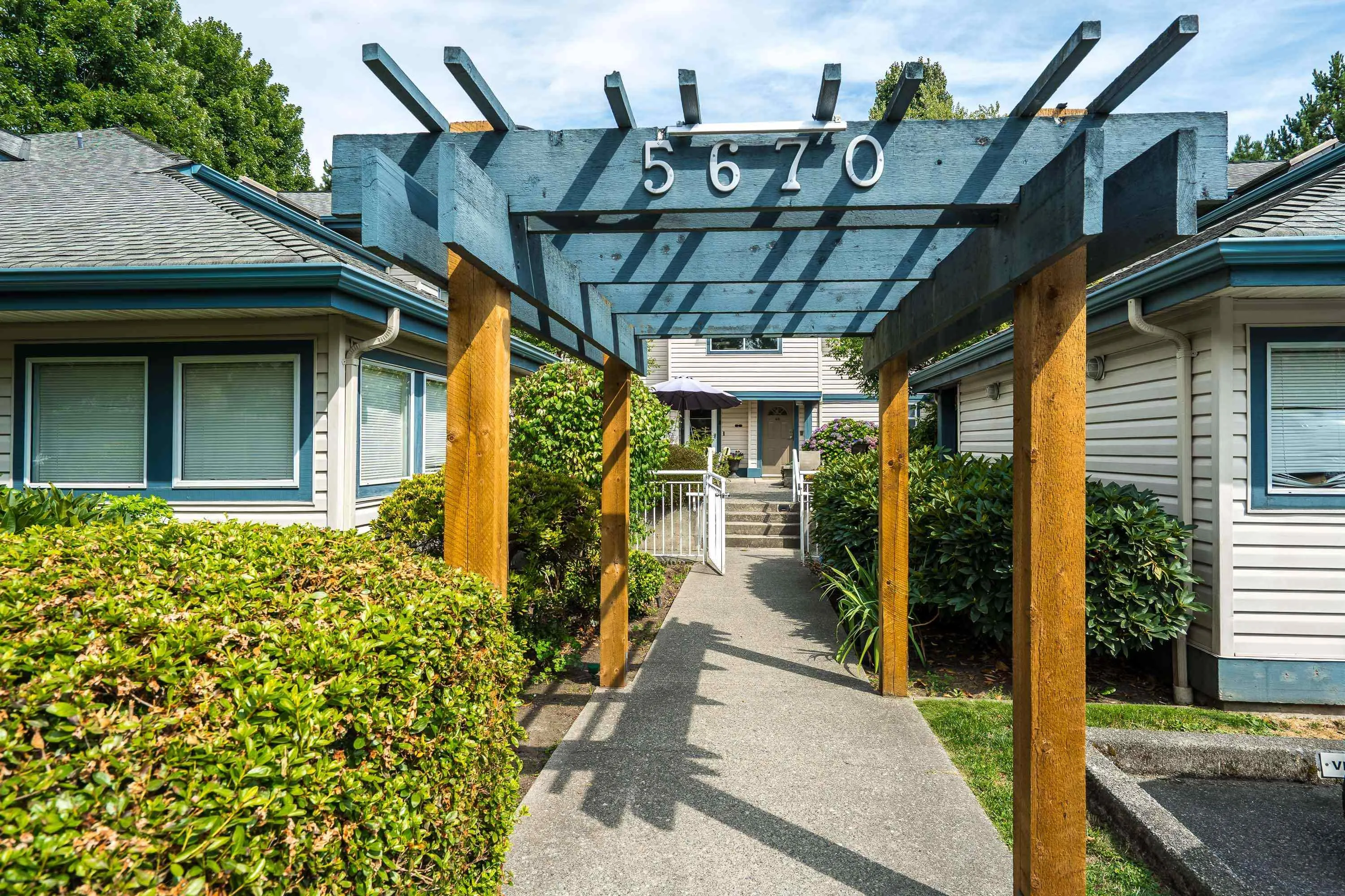49 5670 208 Street