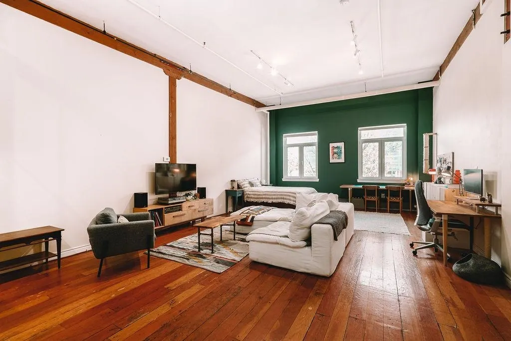 306 2556 E Hastings Street