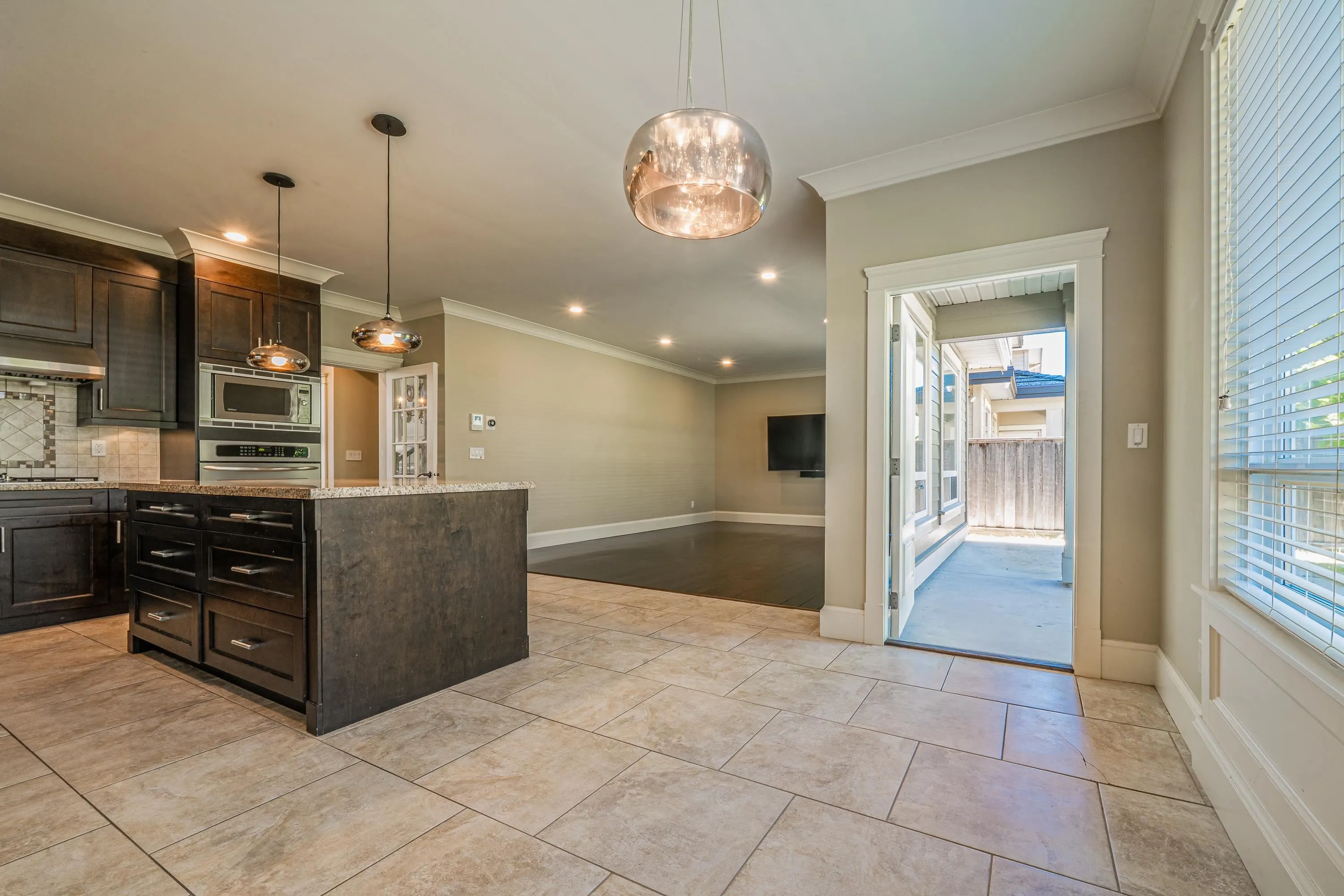 6191 Dunsmuir Crescent
