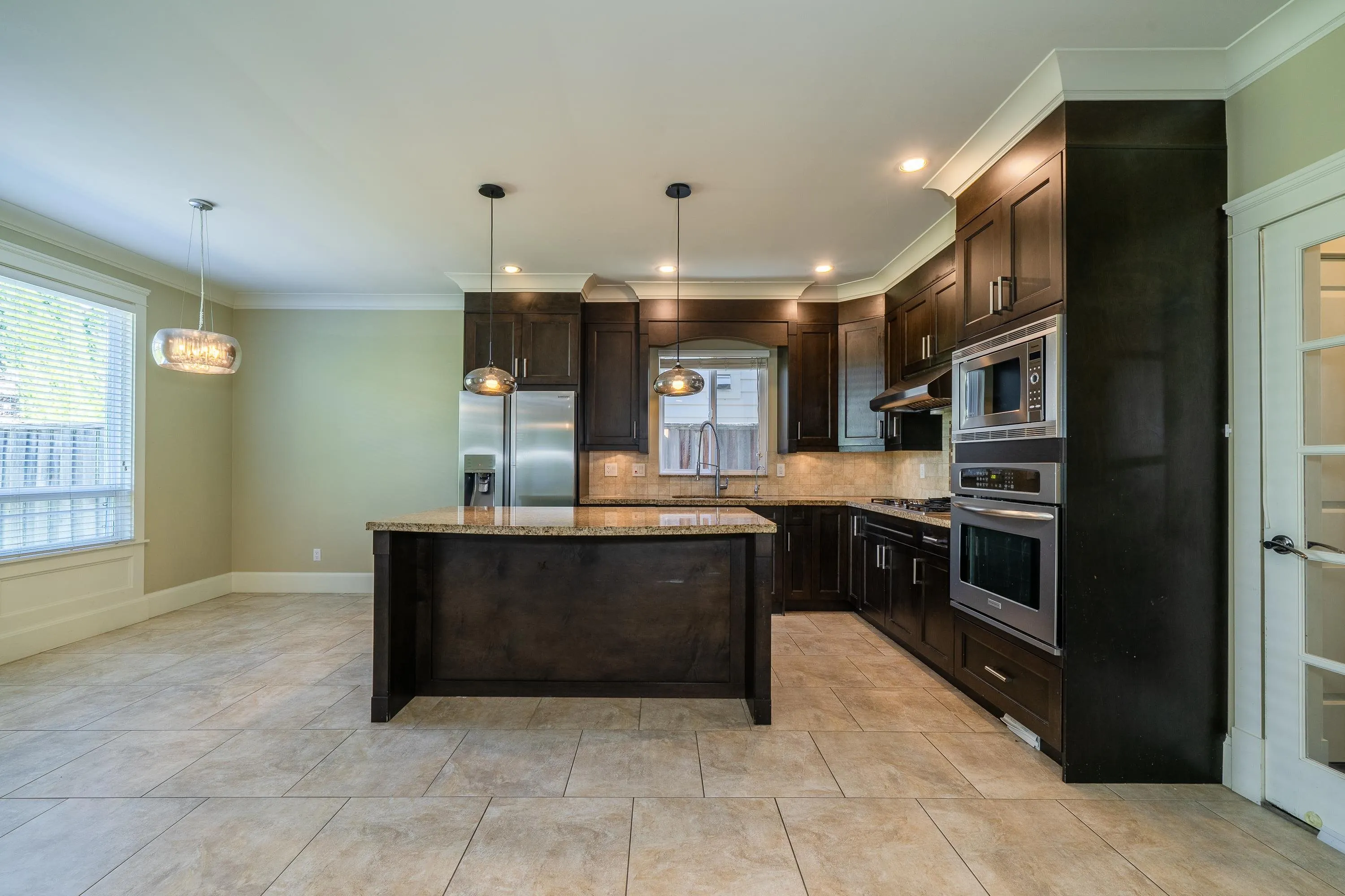 6191 Dunsmuir Crescent
