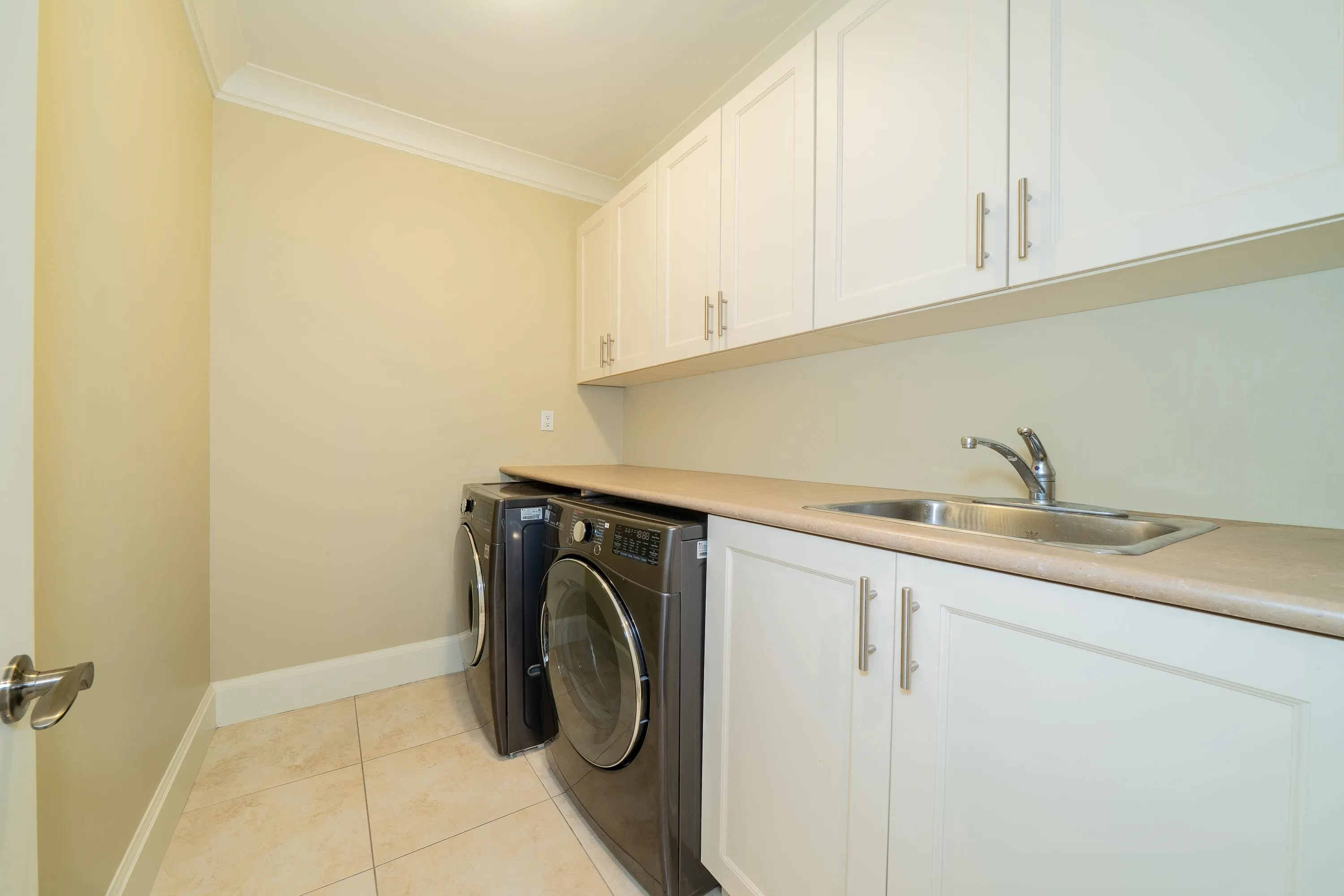 6191 Dunsmuir Crescent