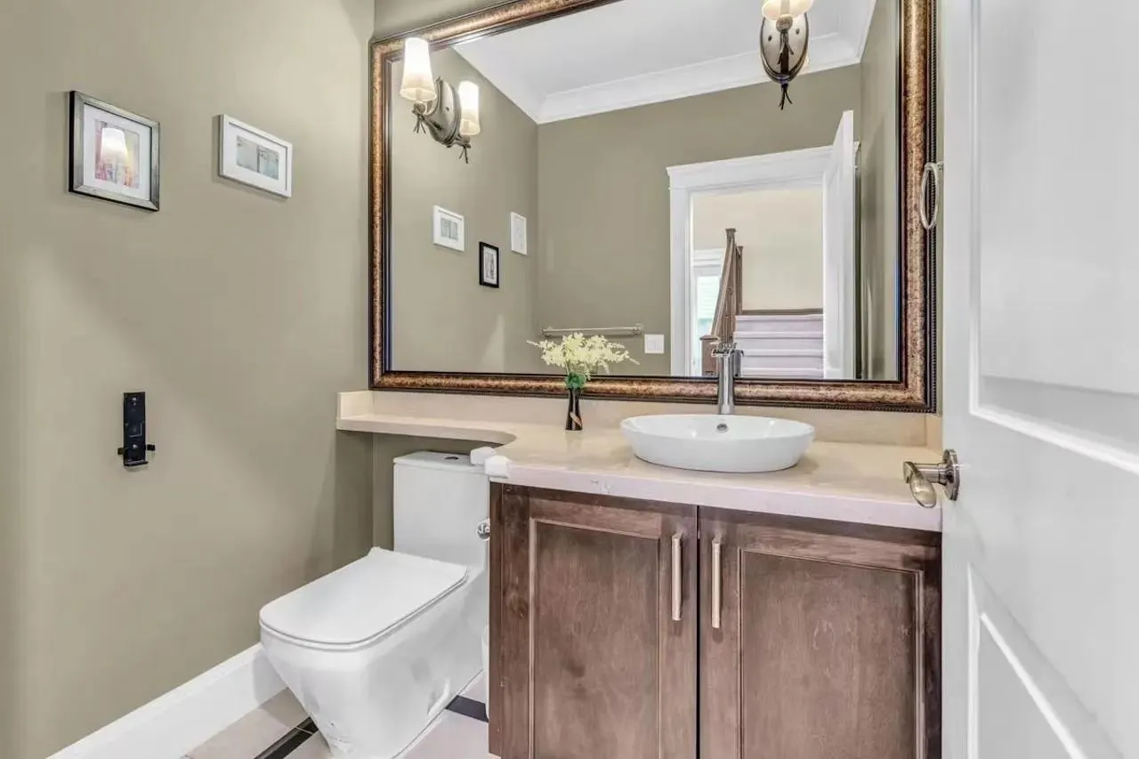 6191 Dunsmuir Crescent