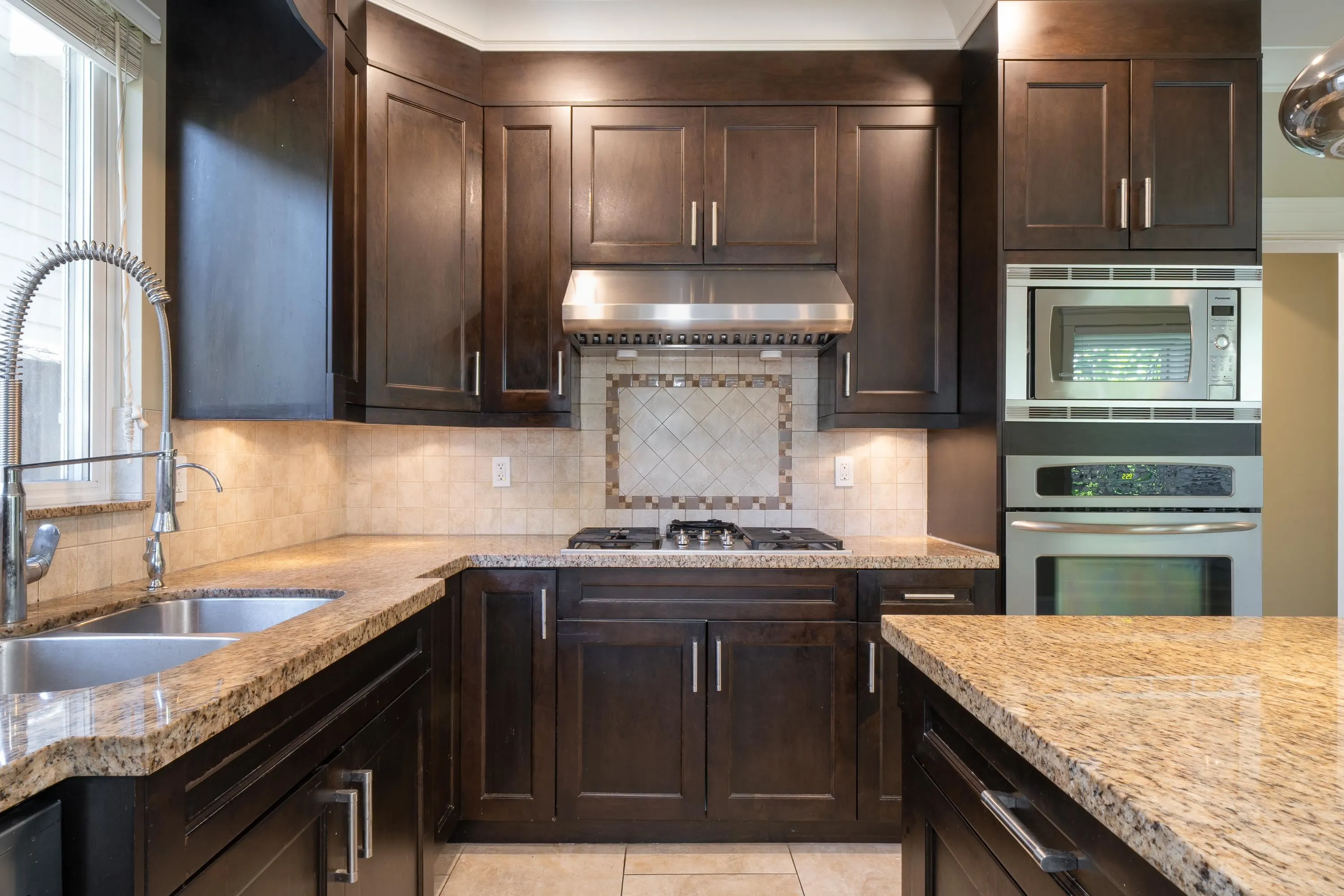 6191 Dunsmuir Crescent