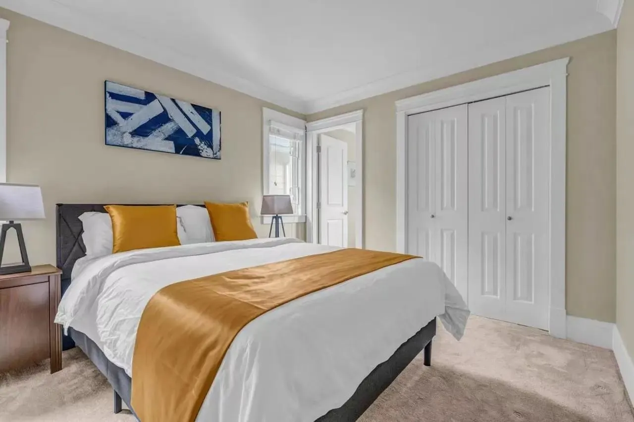 6191 Dunsmuir Crescent