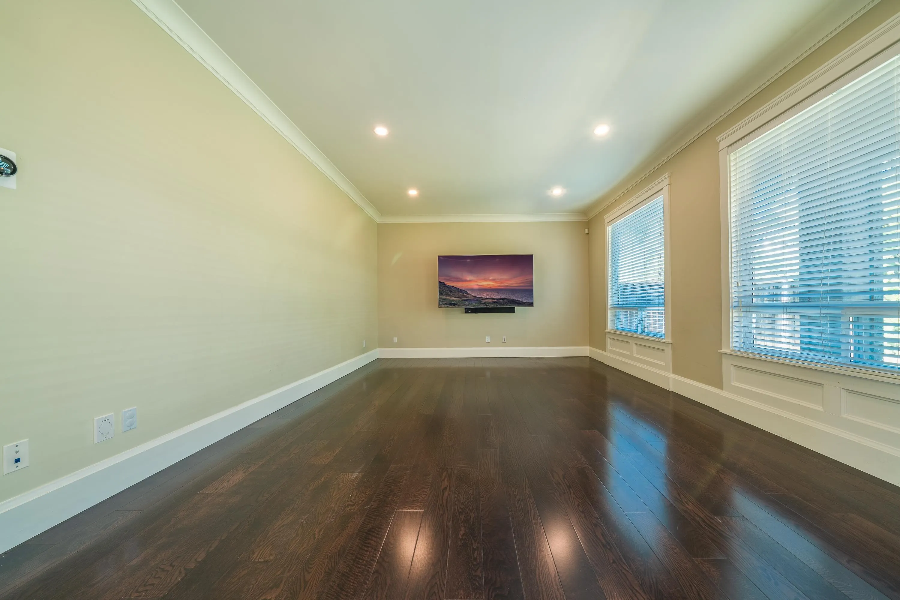 6191 Dunsmuir Crescent