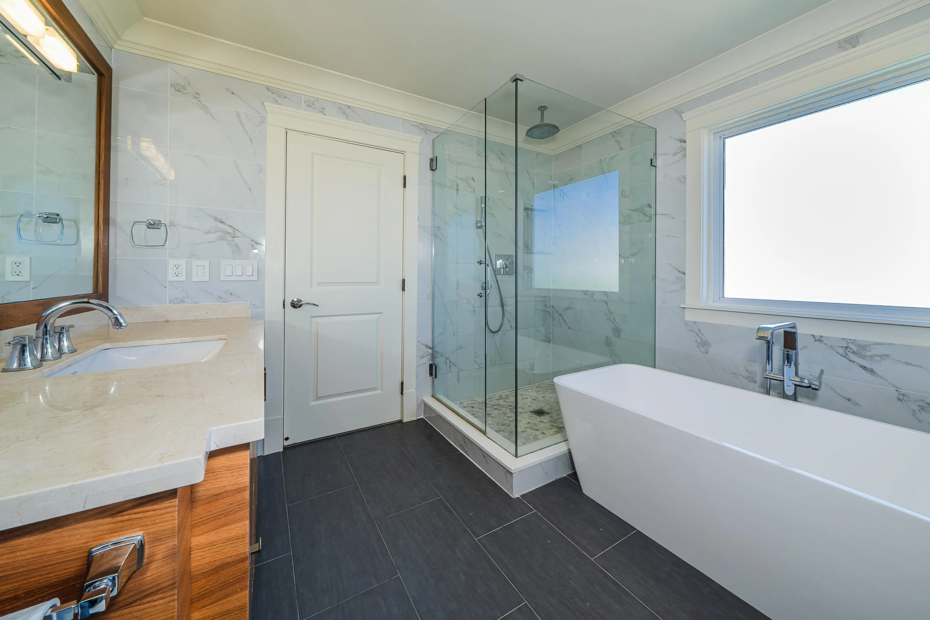 6191 Dunsmuir Crescent