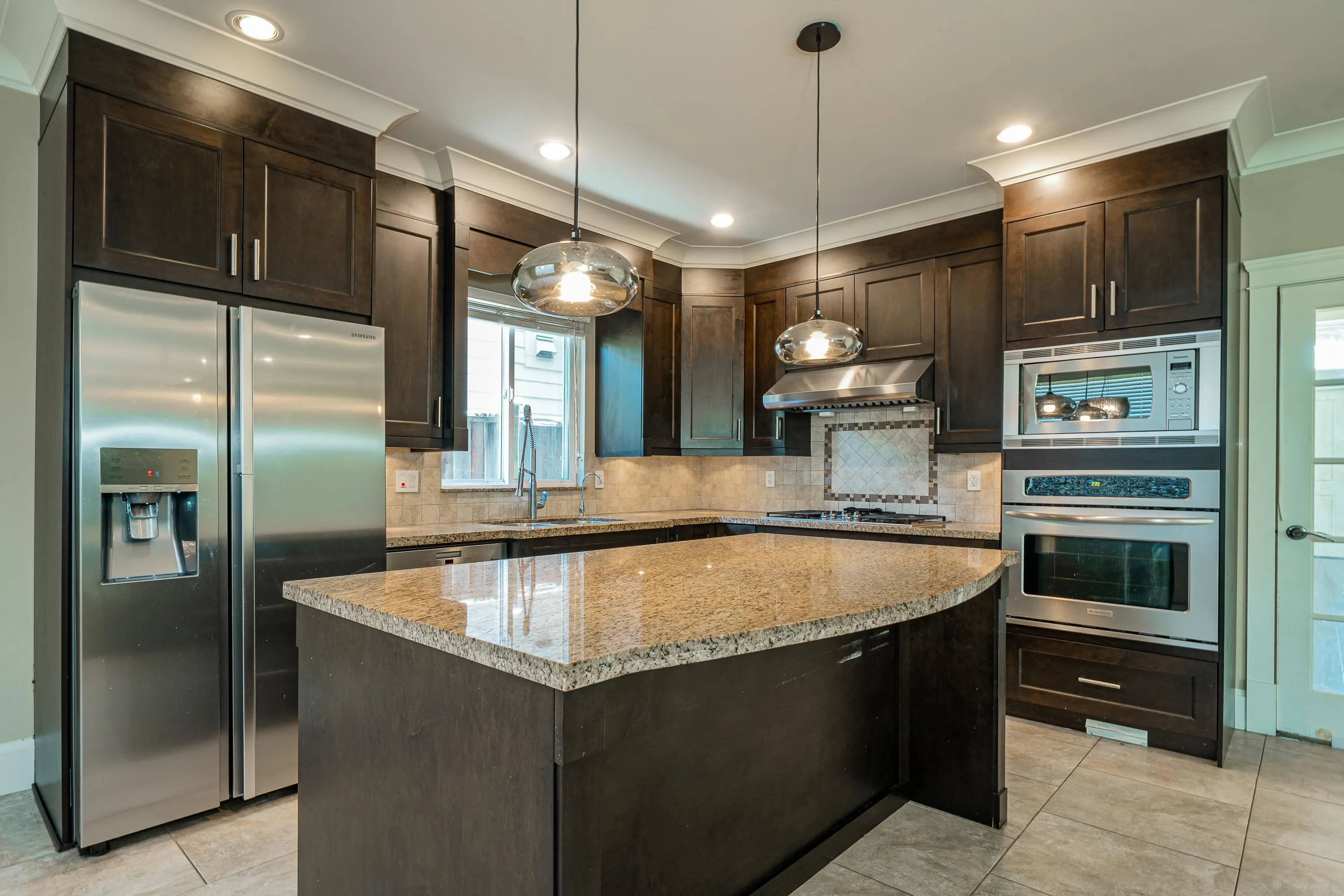 6191 Dunsmuir Crescent