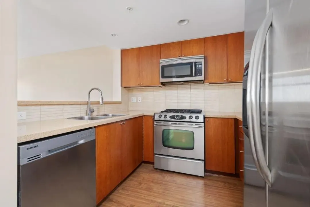 608 8120 Lansdowne Road