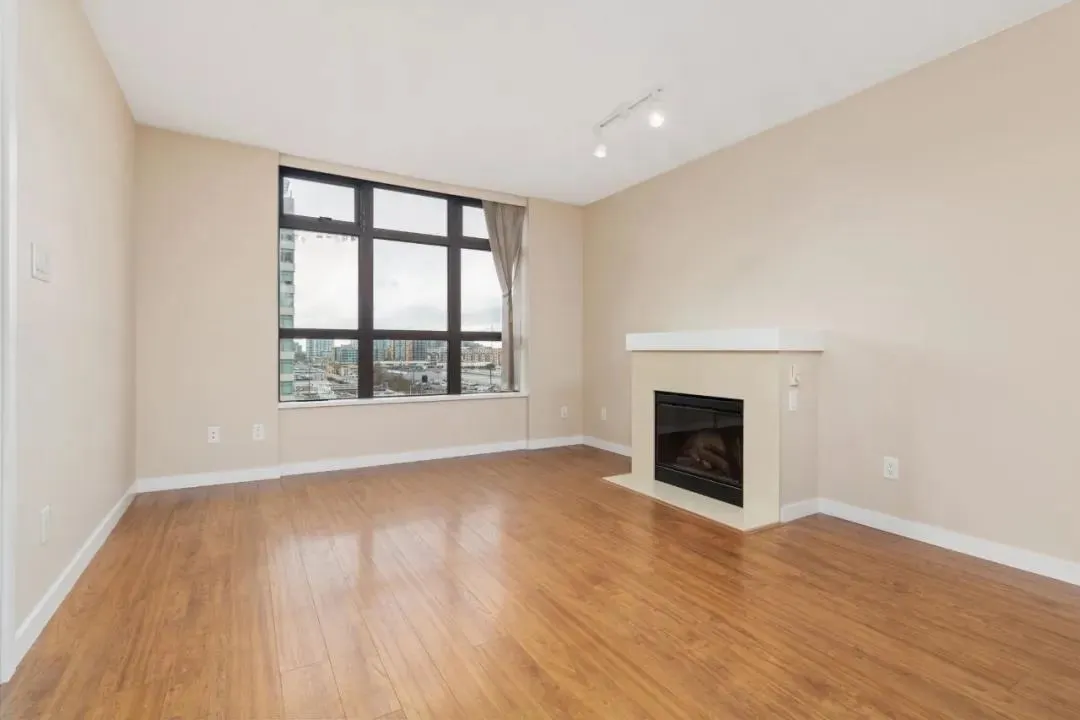 608 8120 Lansdowne Road