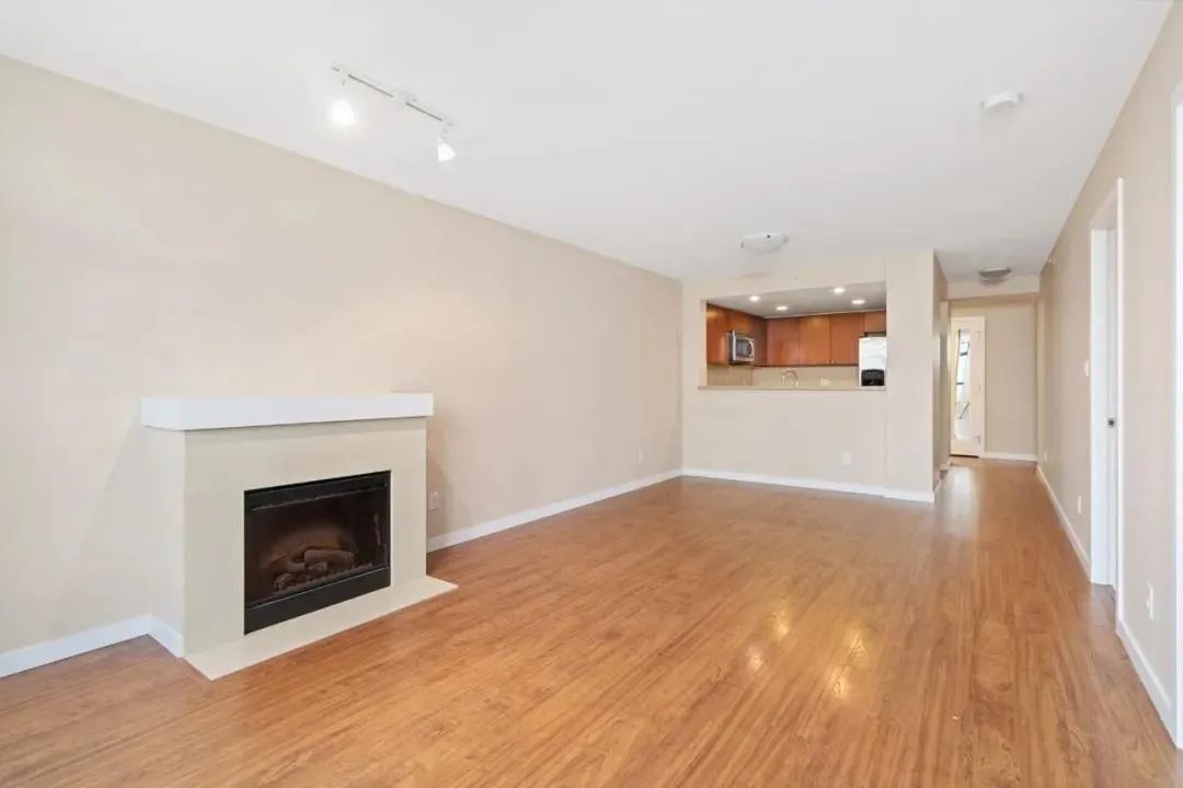 608 8120 Lansdowne Road