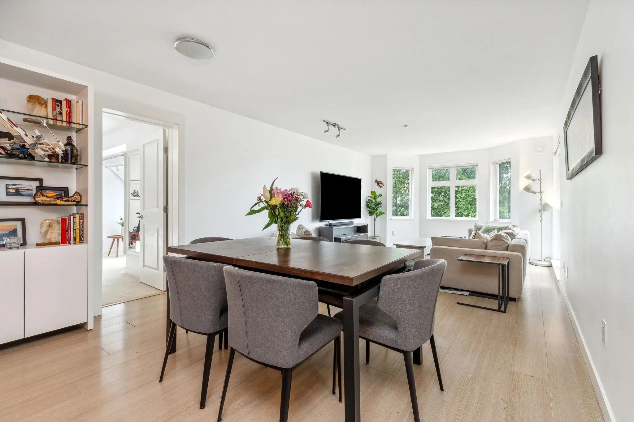 501 160 Shoreline Circle