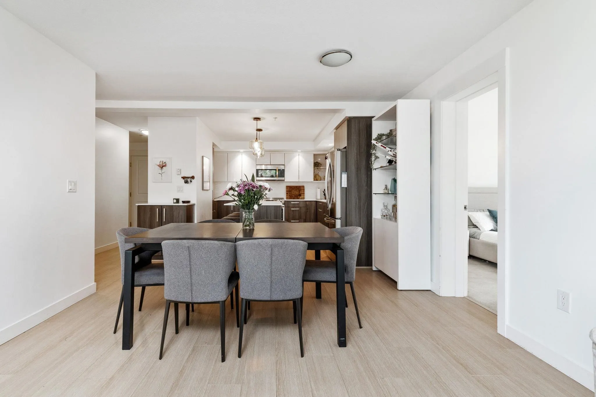 501 160 Shoreline Circle