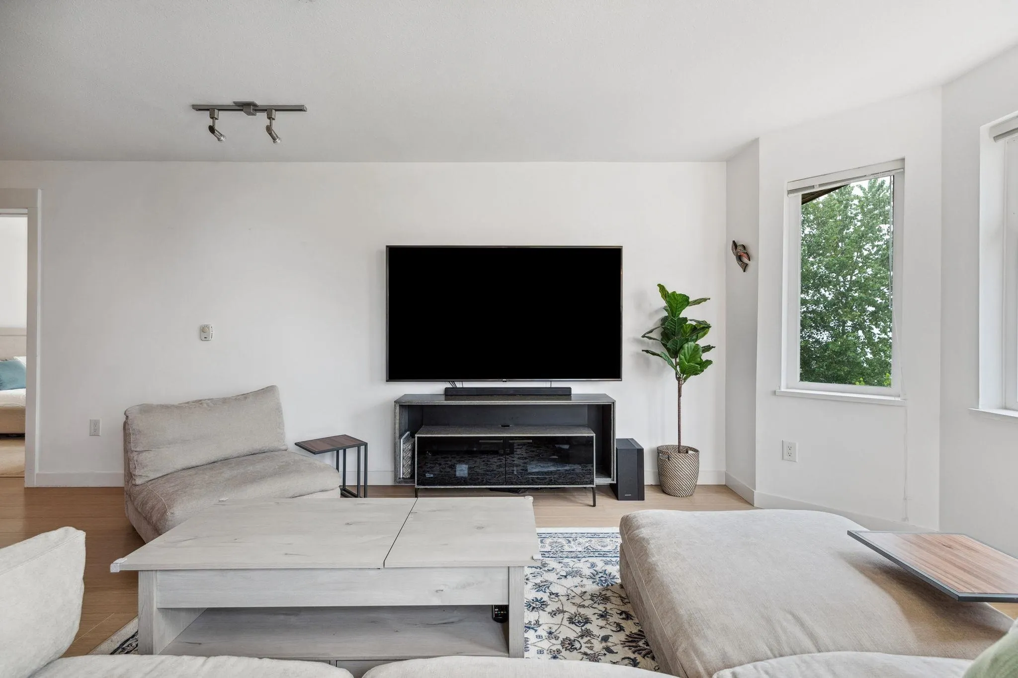 501 160 Shoreline Circle