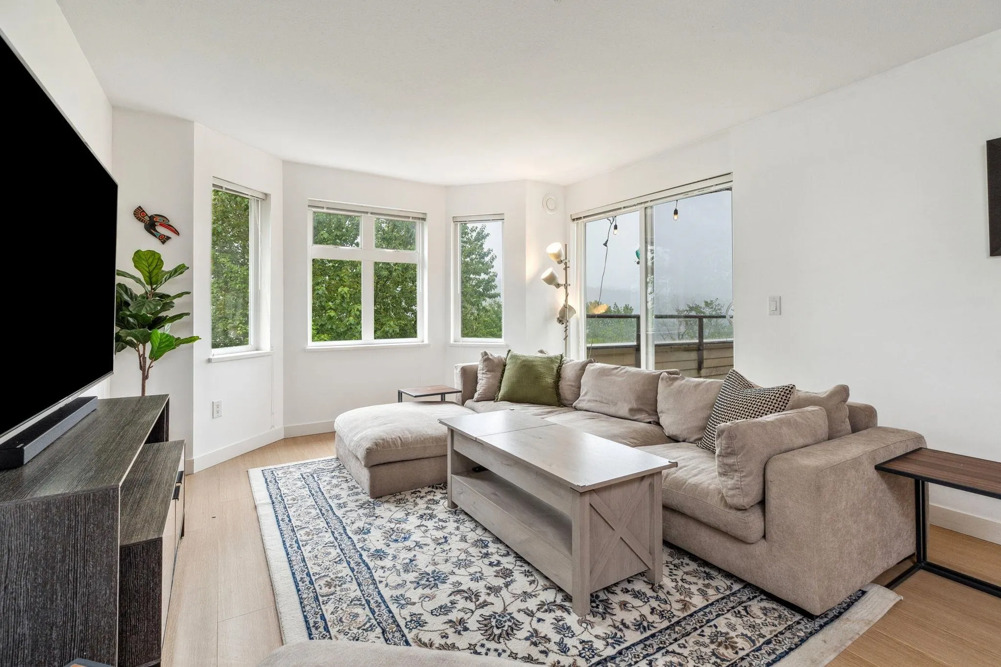 501 160 Shoreline Circle