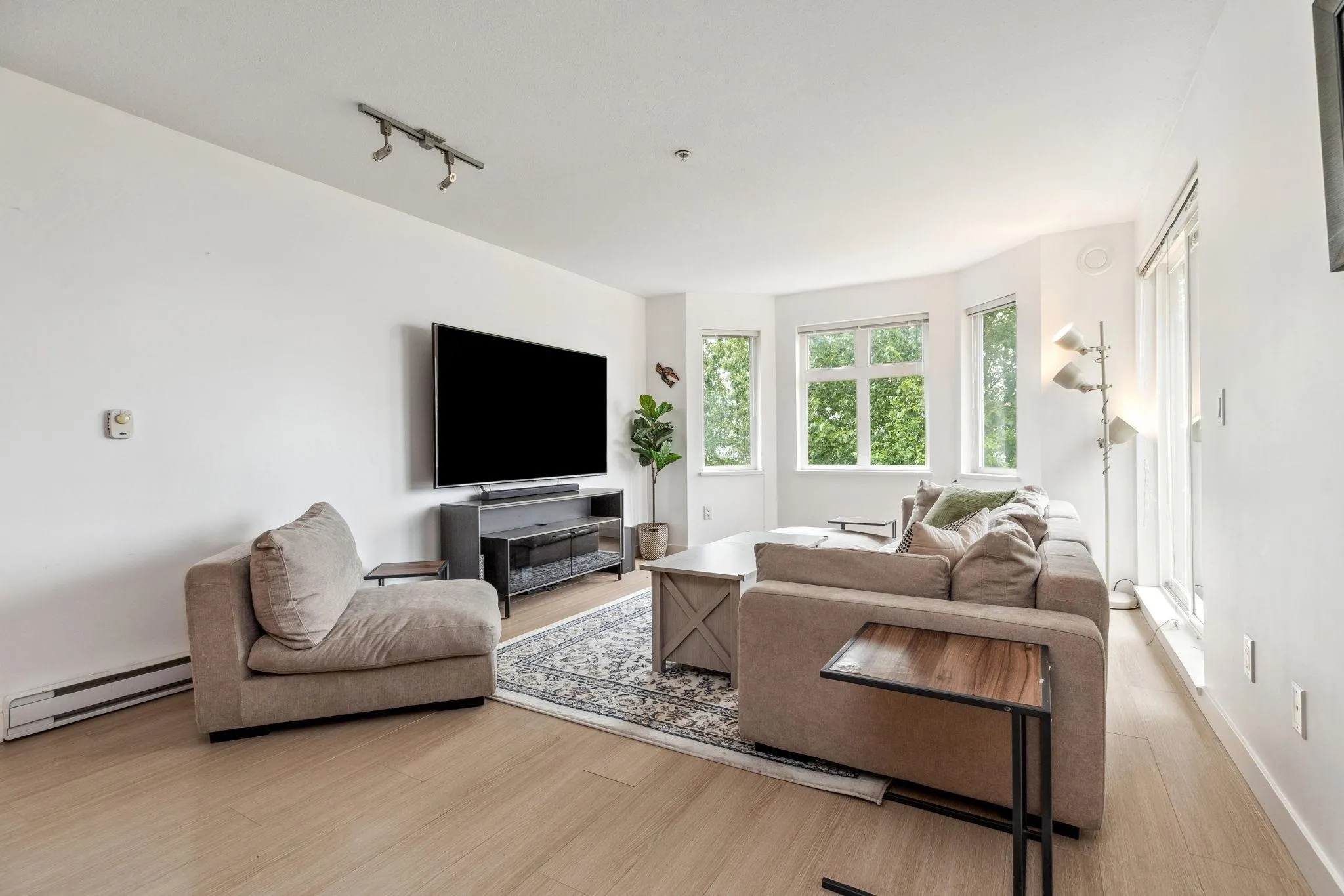 501 160 Shoreline Circle