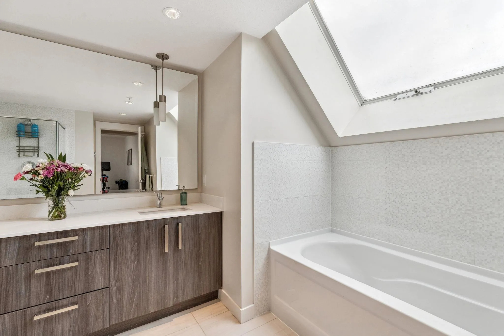 501 160 Shoreline Circle