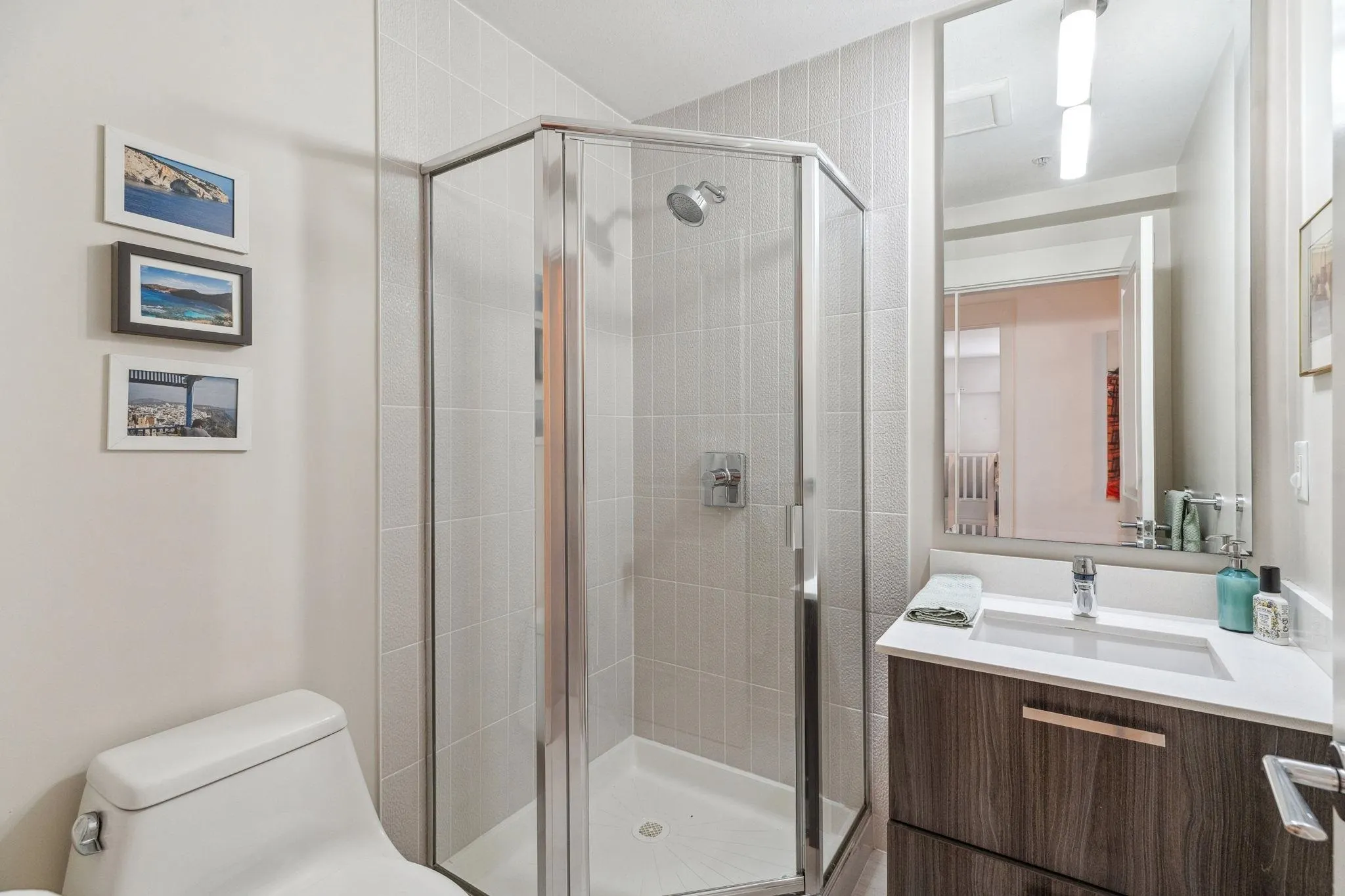 501 160 Shoreline Circle