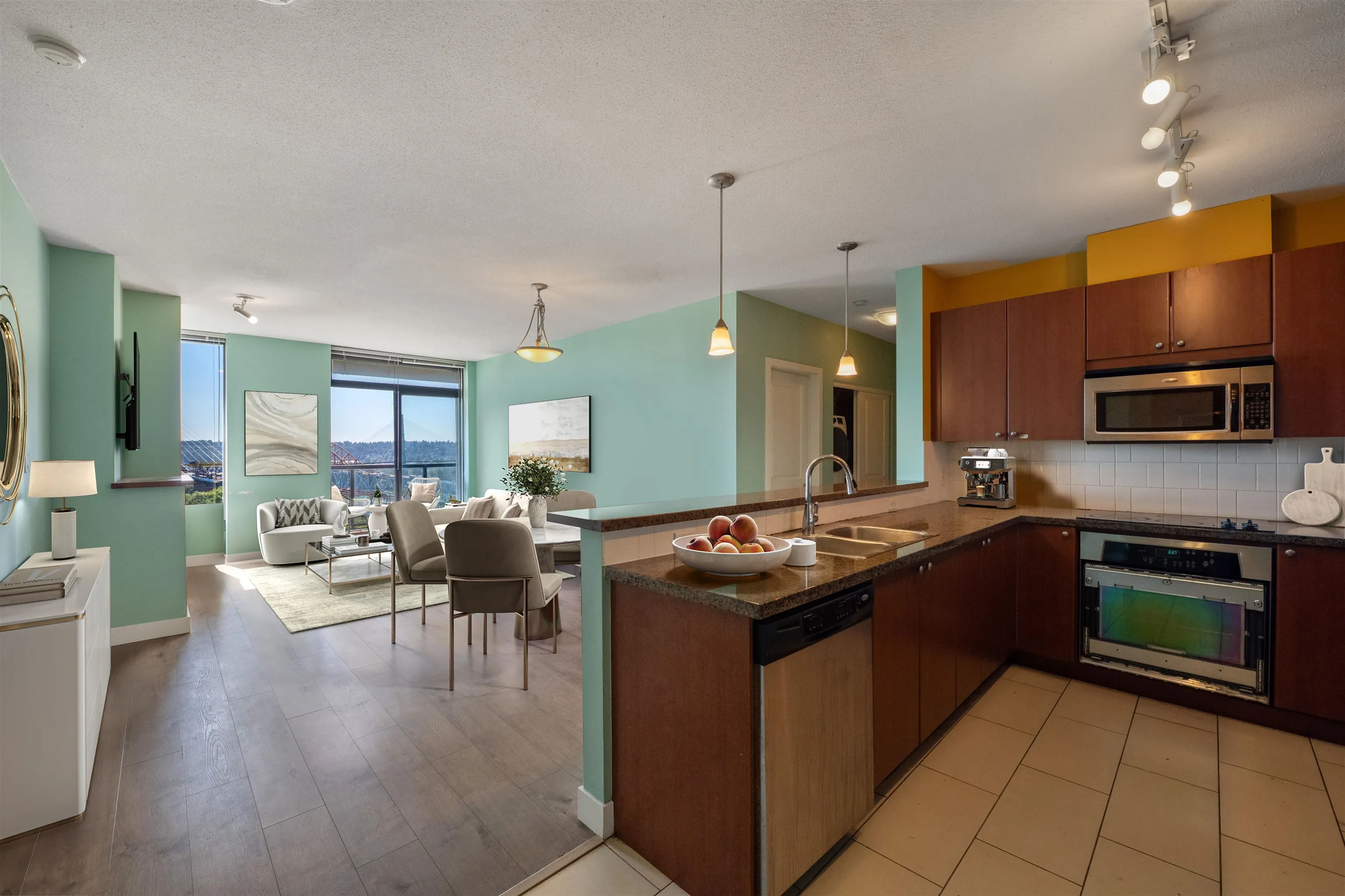 1003 11 E Royal Avenue