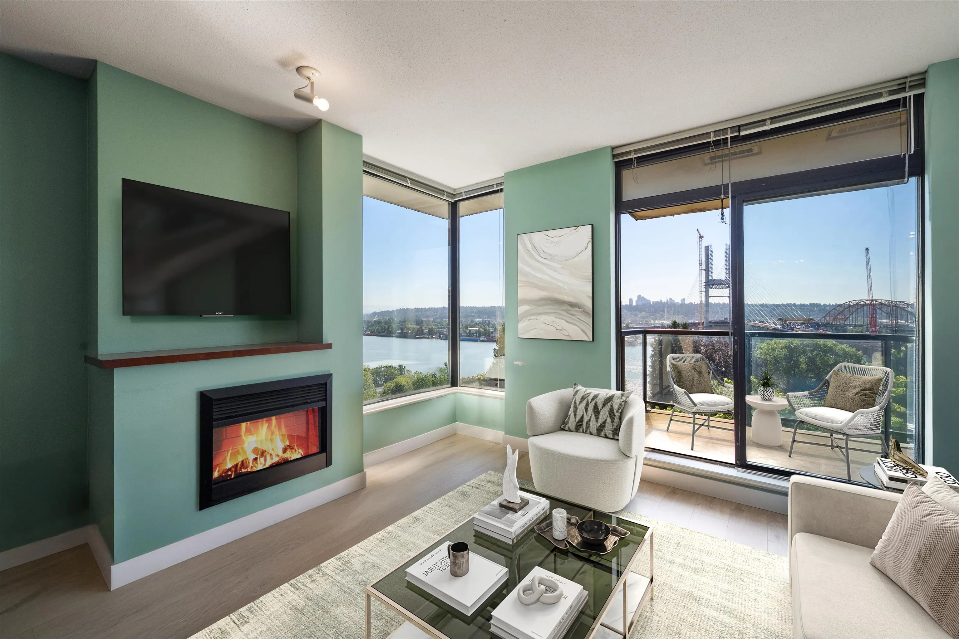 1003 11 E Royal Avenue