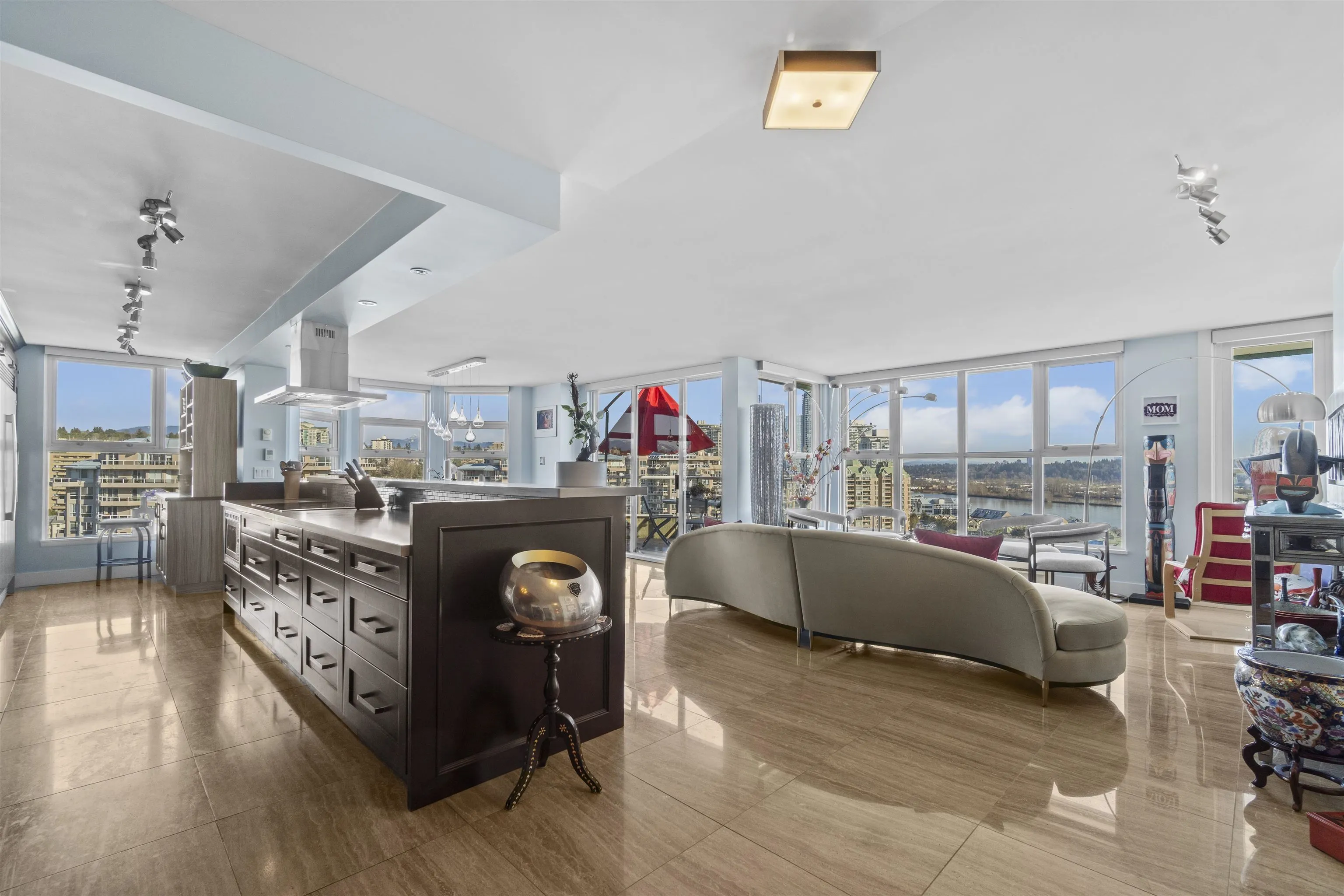 1901 1250 Quayside Drive