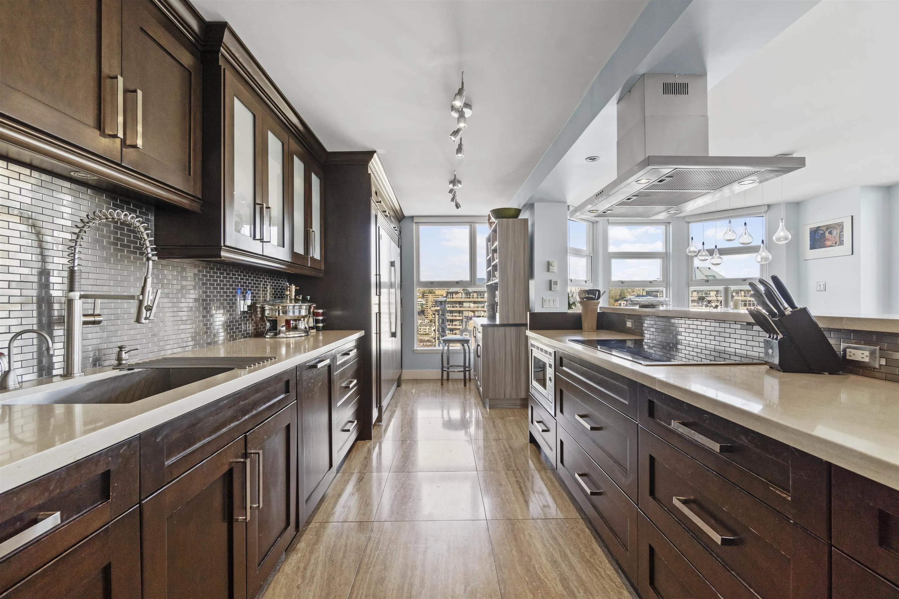 1901 1250 Quayside Drive