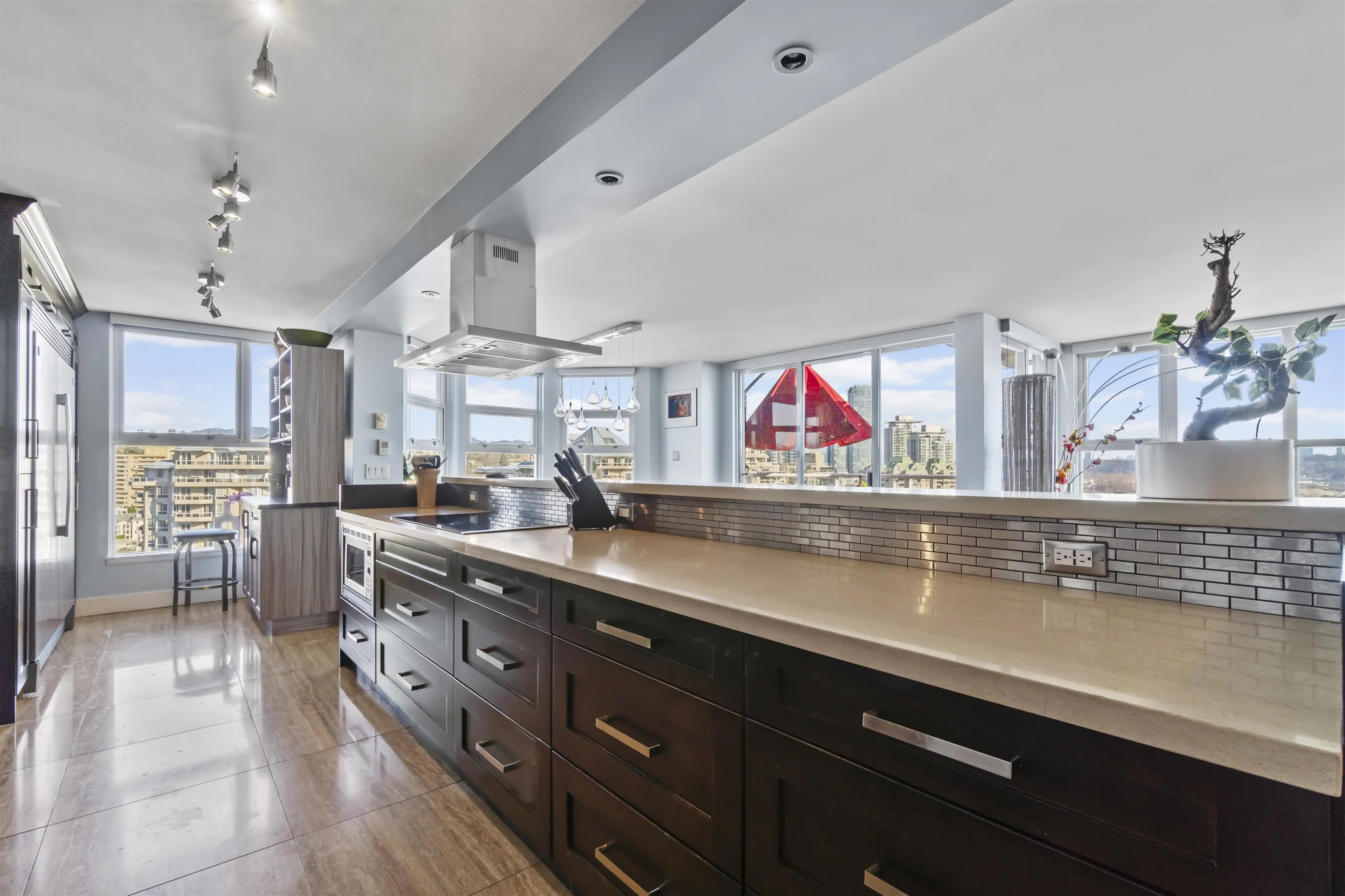 1901 1250 Quayside Drive