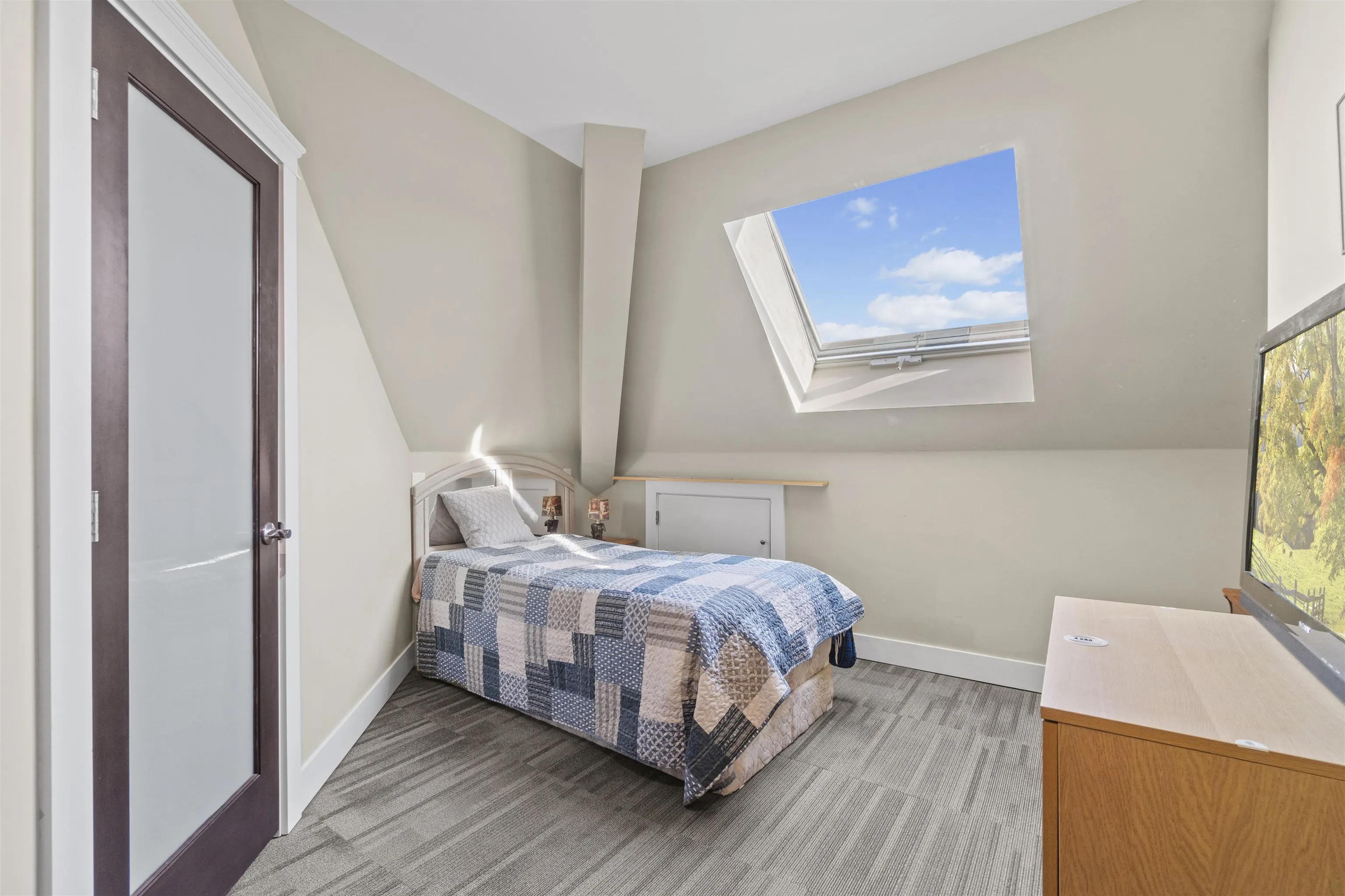 1901 1250 Quayside Drive