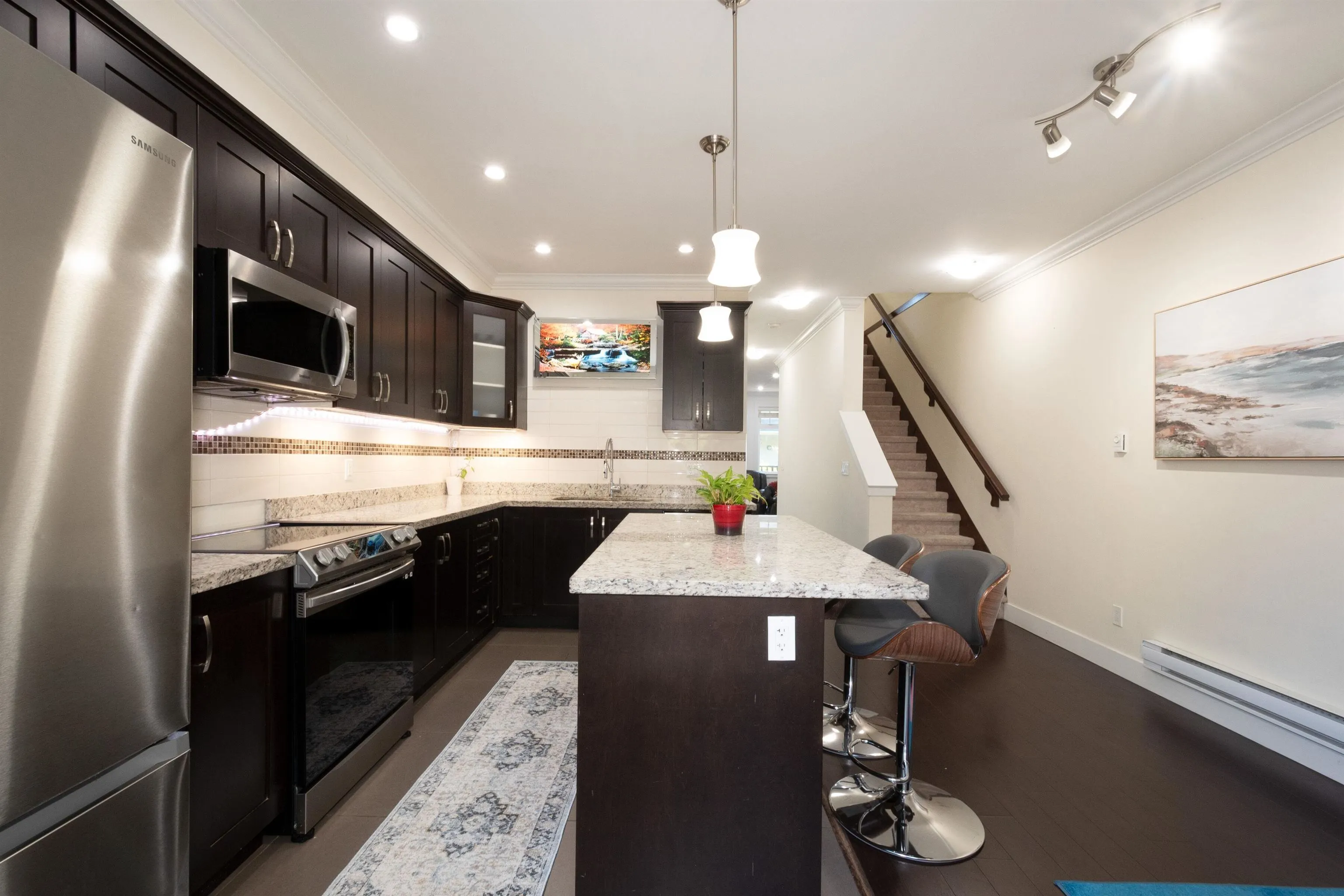 8 6383 140 Street