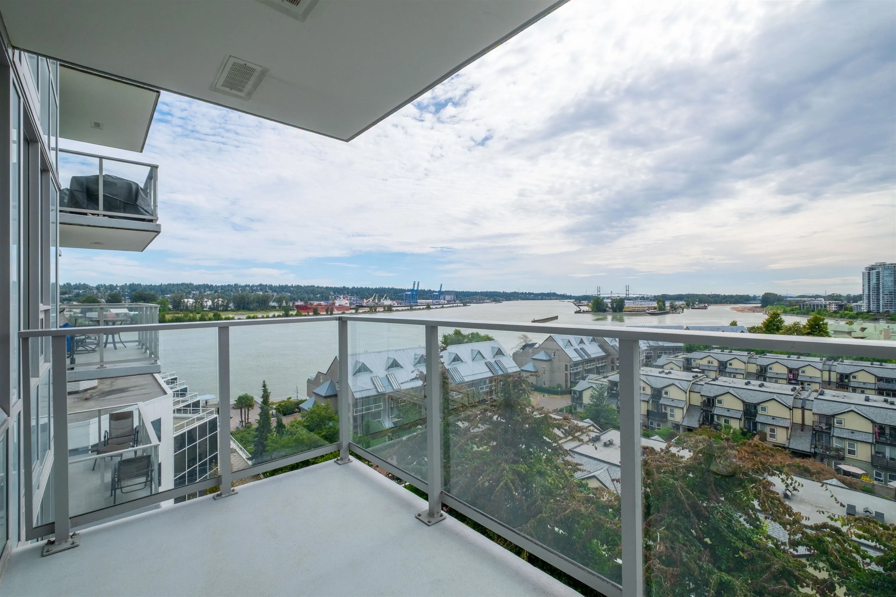 912 988 Quayside Drive