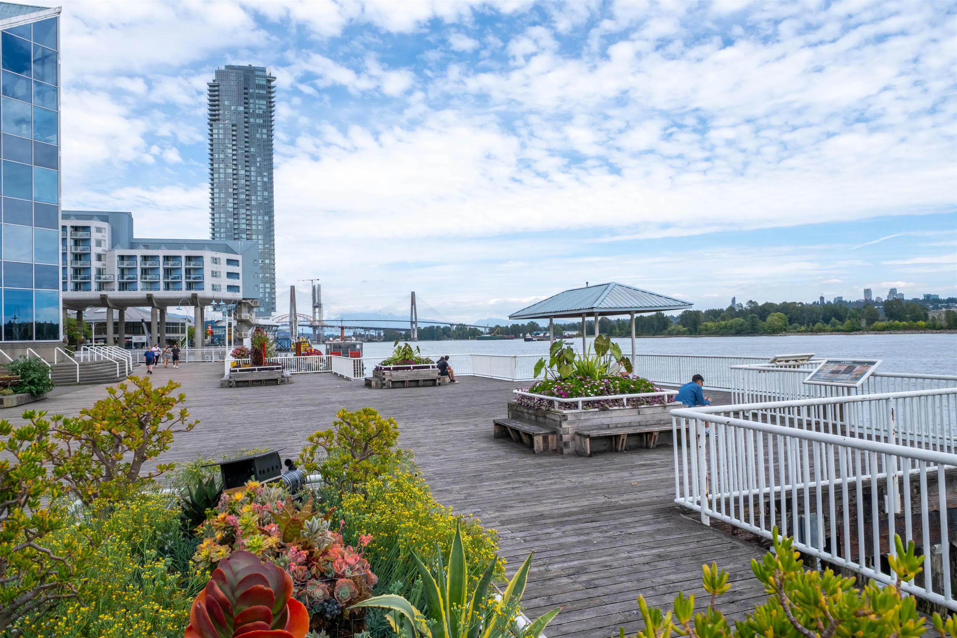 912 988 Quayside Drive
