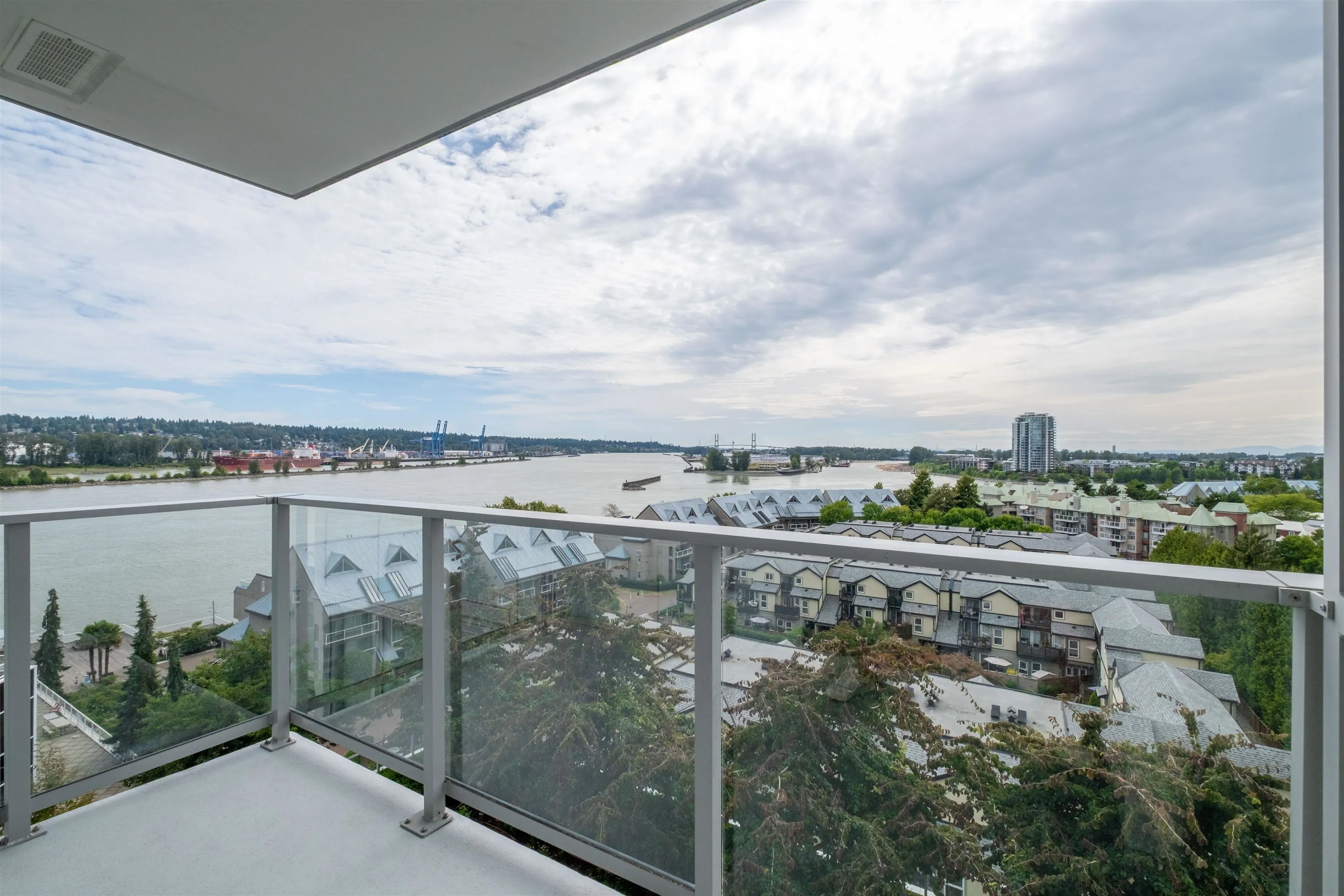 912 988 Quayside Drive