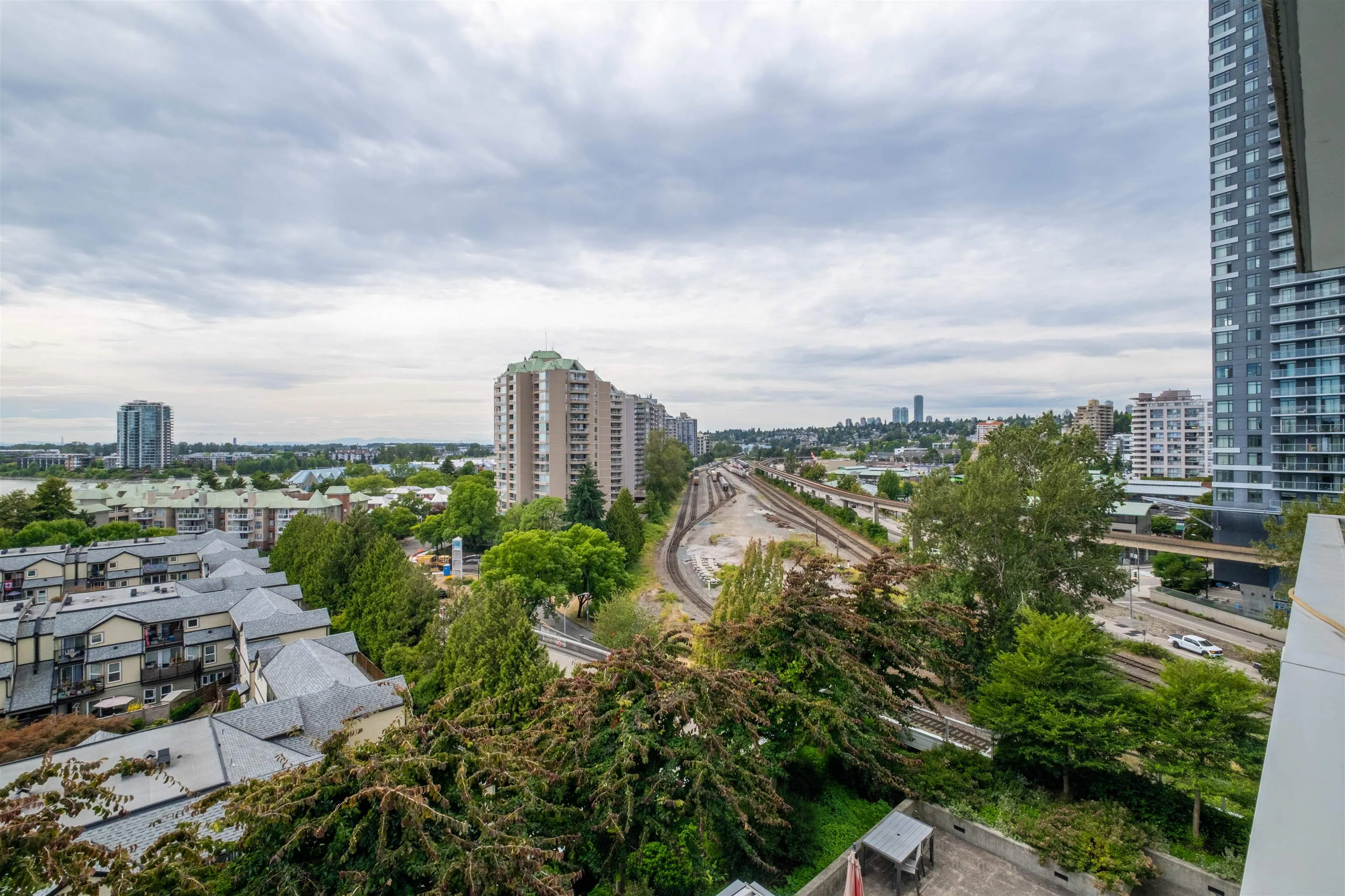912 988 Quayside Drive